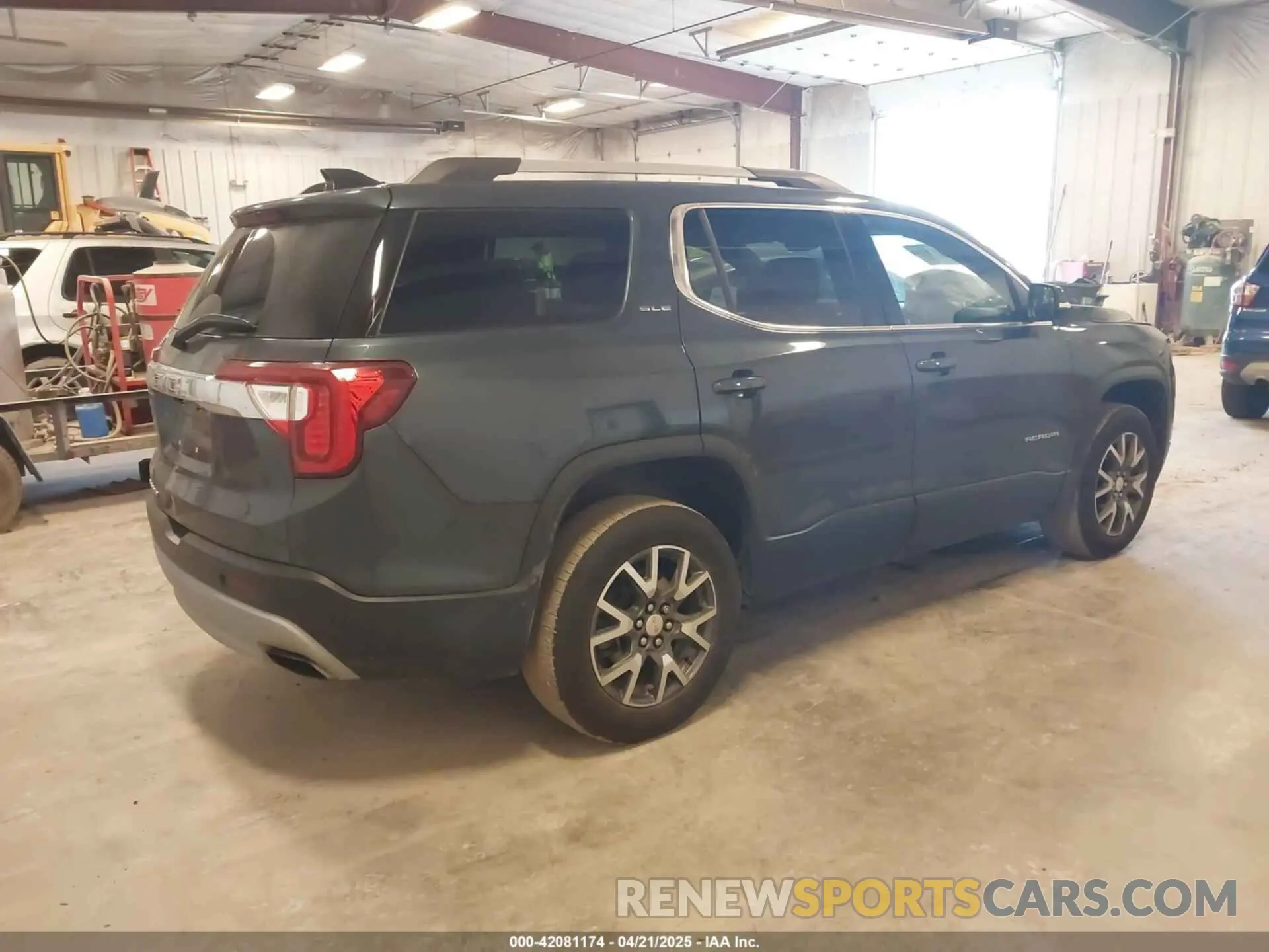 4 Photograph of a damaged car 1GKKNKLS2LZ109910 GMC ACADIA 2020