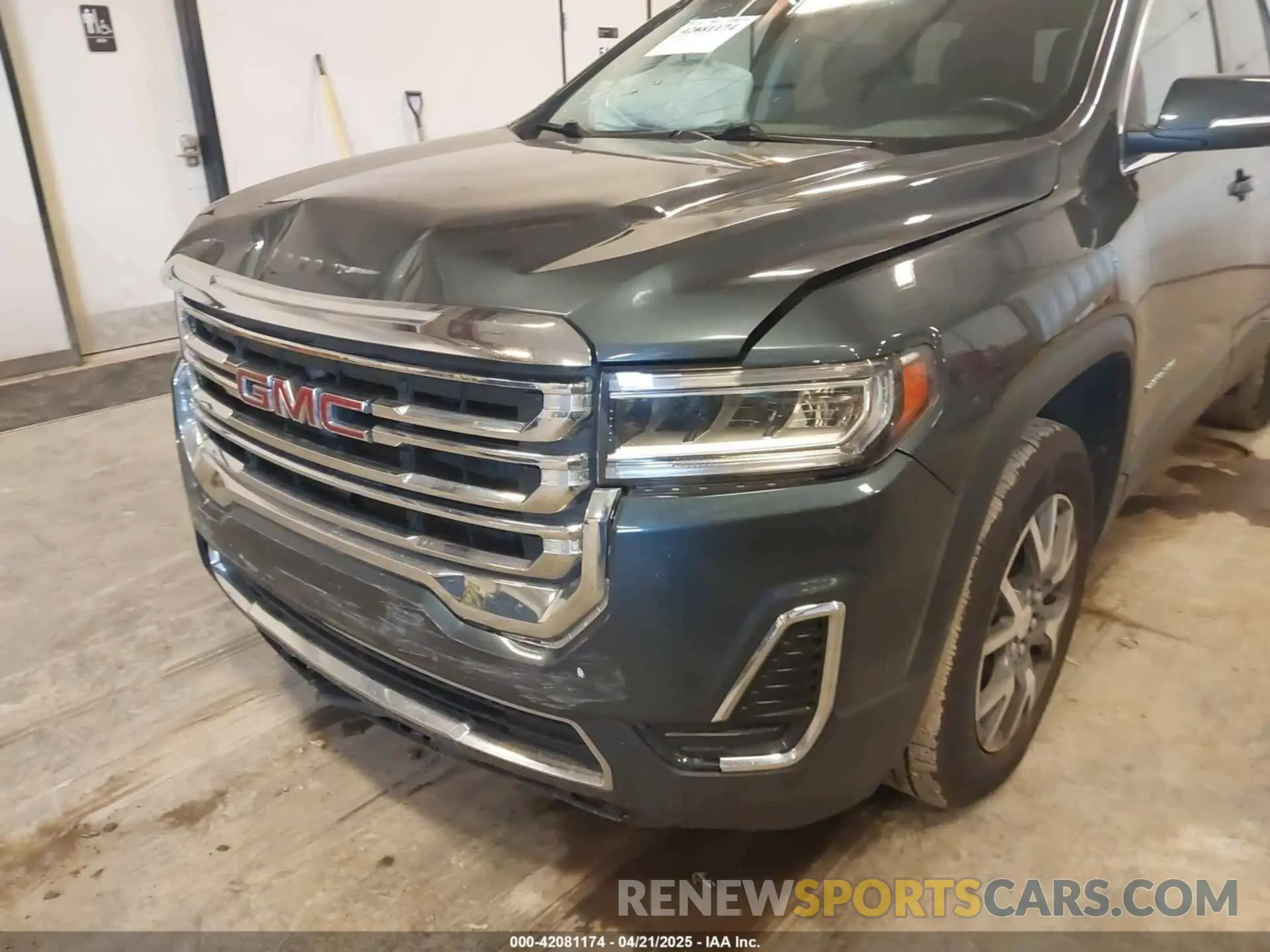 6 Photograph of a damaged car 1GKKNKLS2LZ109910 GMC ACADIA 2020