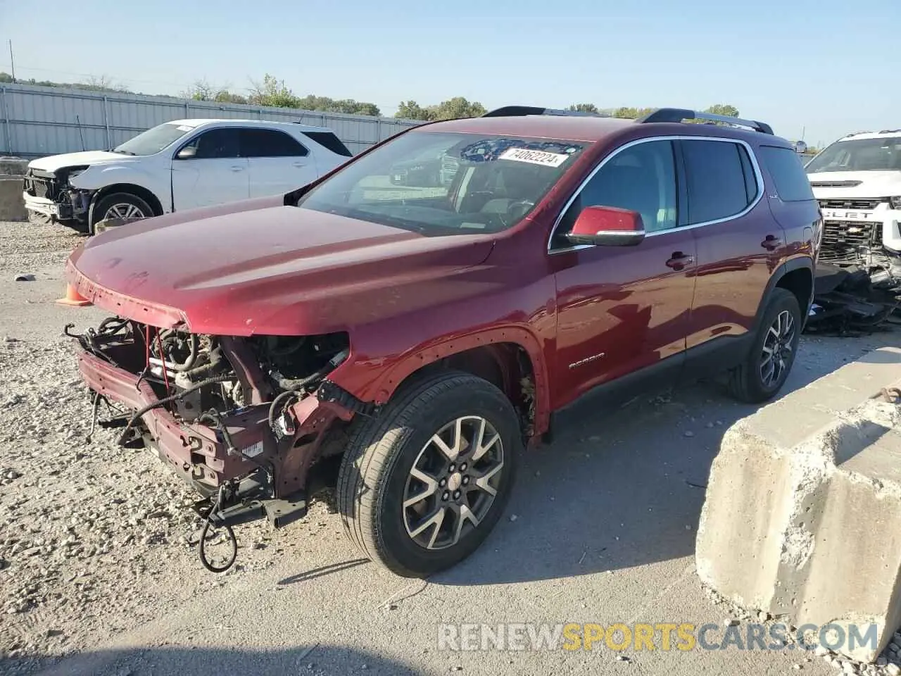 1 Photograph of a damaged car 1GKKNKLS2LZ182288 GMC ACADIA 2020