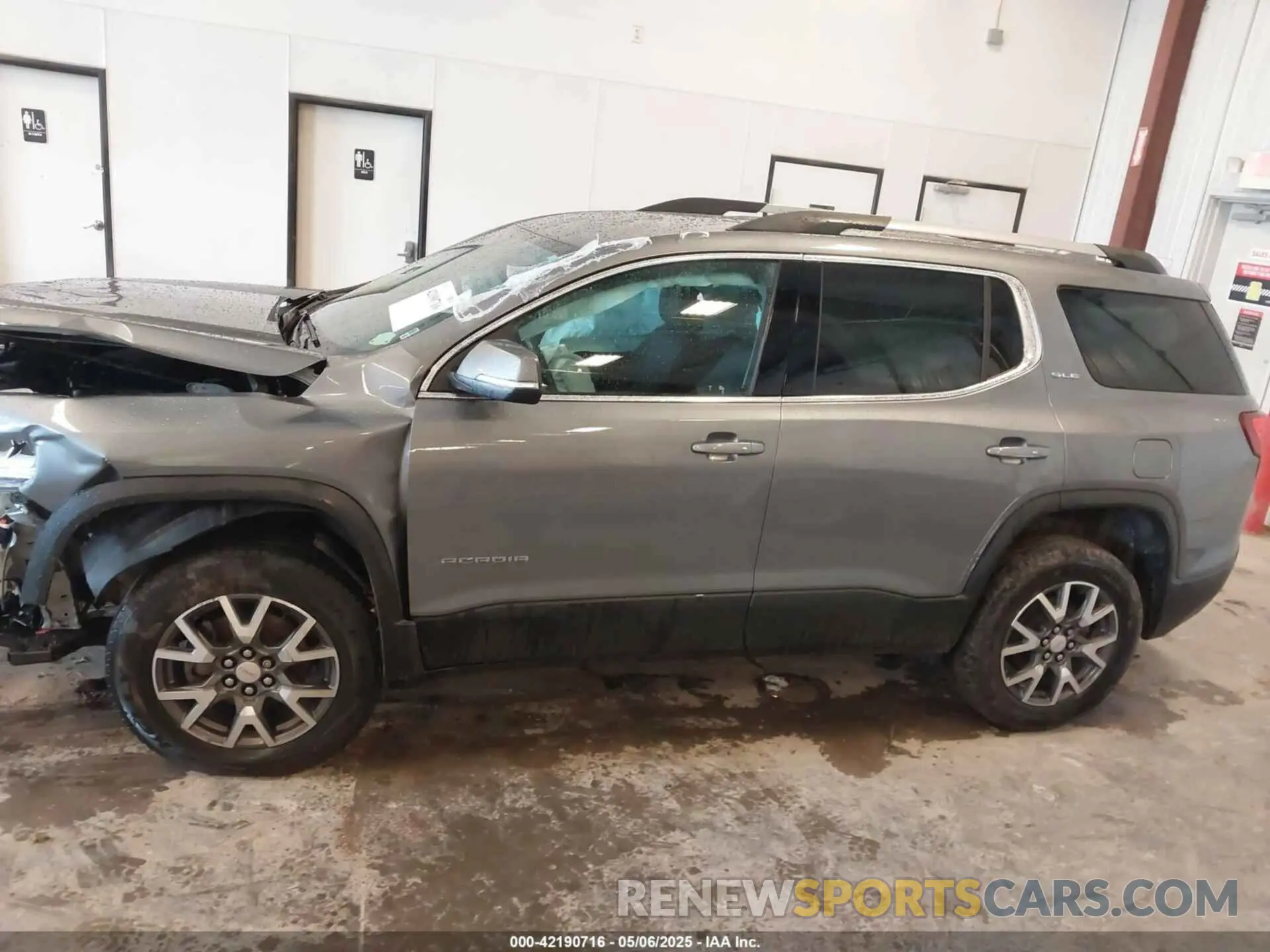 14 Photograph of a damaged car 1GKKNKLS2LZ186745 GMC ACADIA 2020