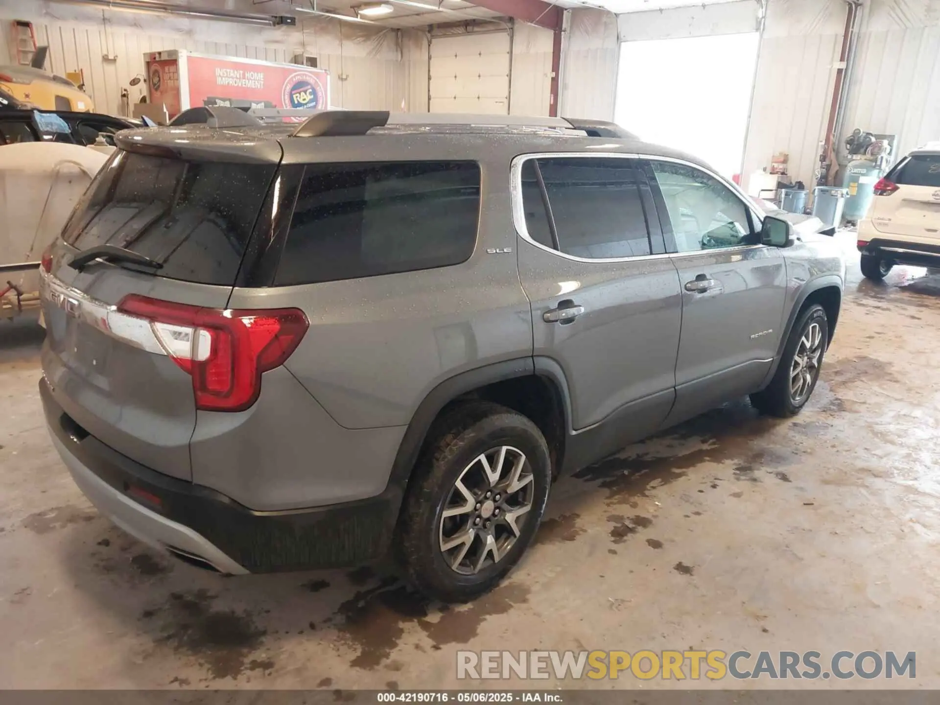 4 Photograph of a damaged car 1GKKNKLS2LZ186745 GMC ACADIA 2020