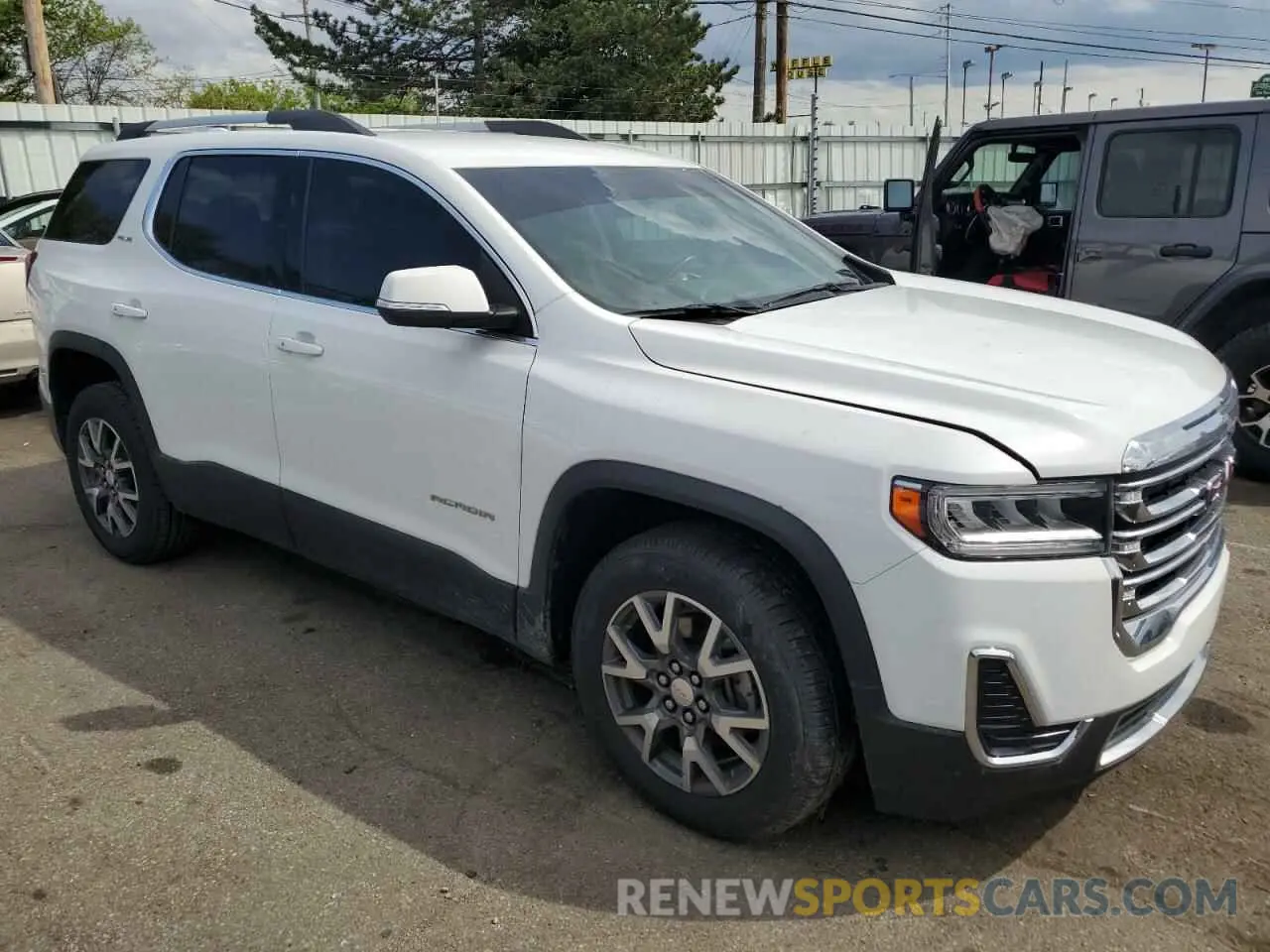 4 Photograph of a damaged car 1GKKNKLS3LZ113299 GMC ACADIA 2020