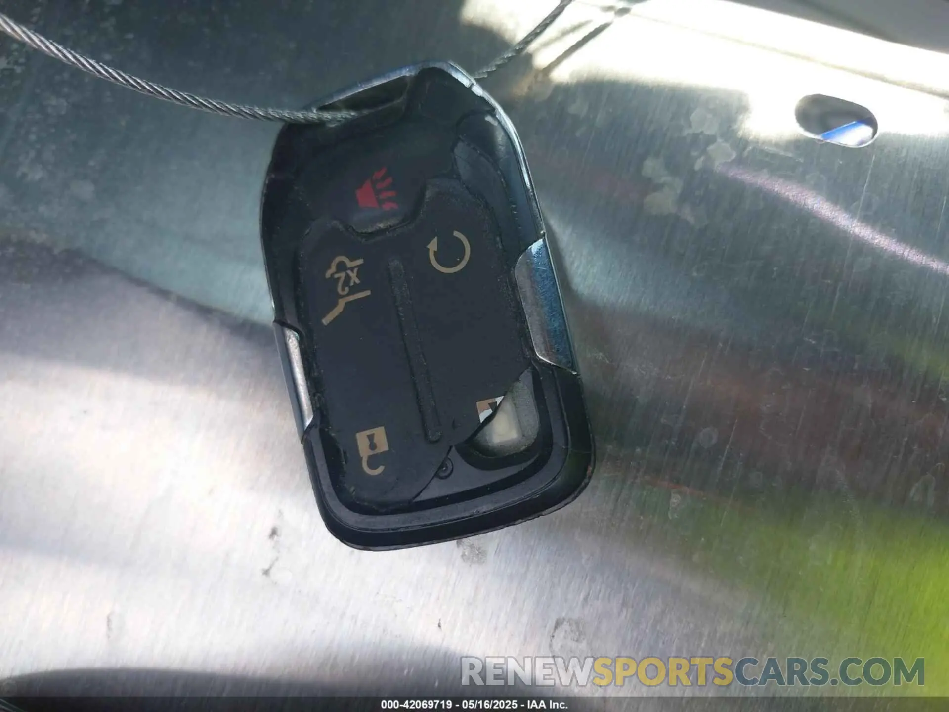 11 Photograph of a damaged car 1GKKNKLS4LZ128815 GMC ACADIA 2020
