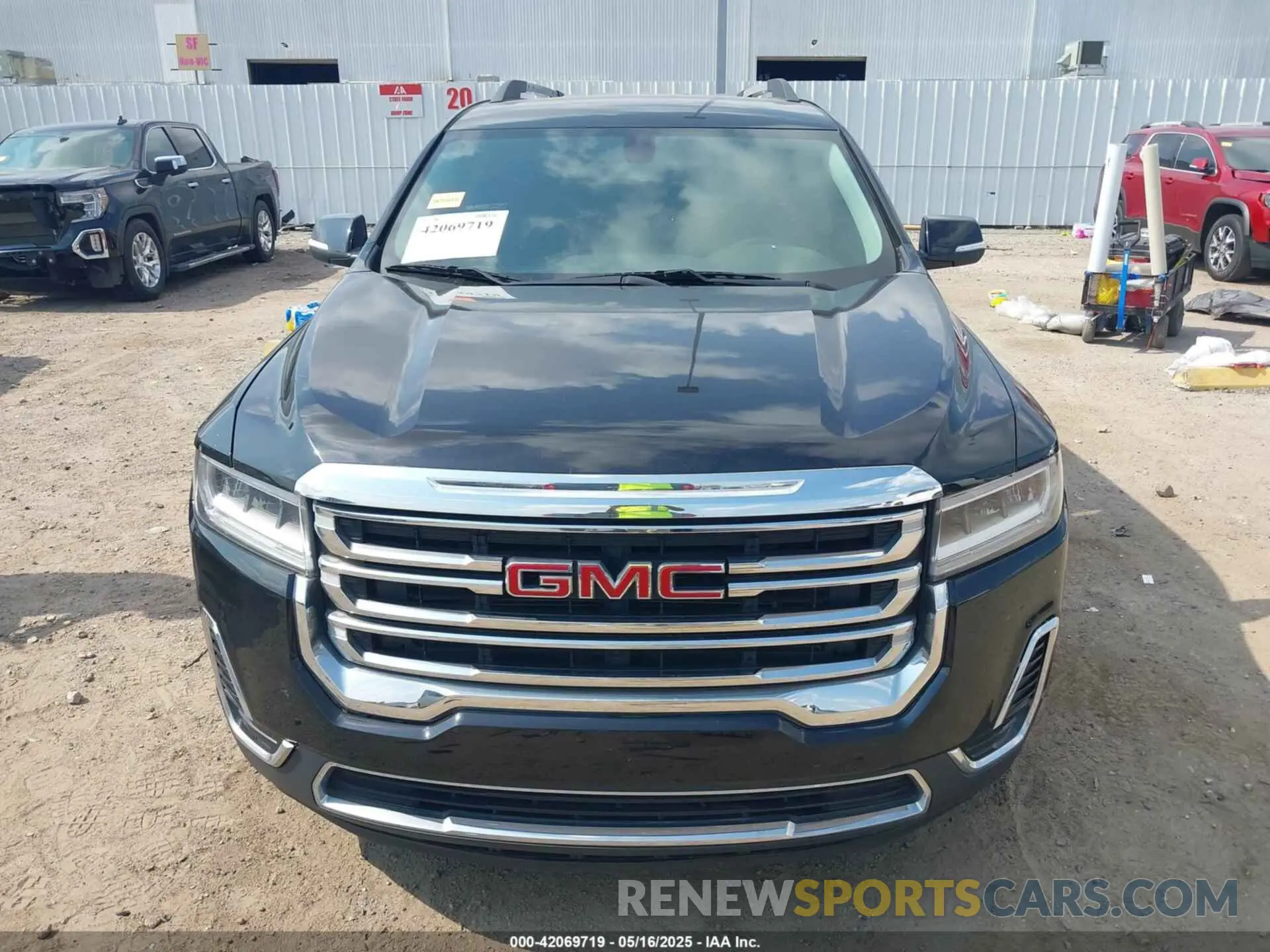 12 Photograph of a damaged car 1GKKNKLS4LZ128815 GMC ACADIA 2020