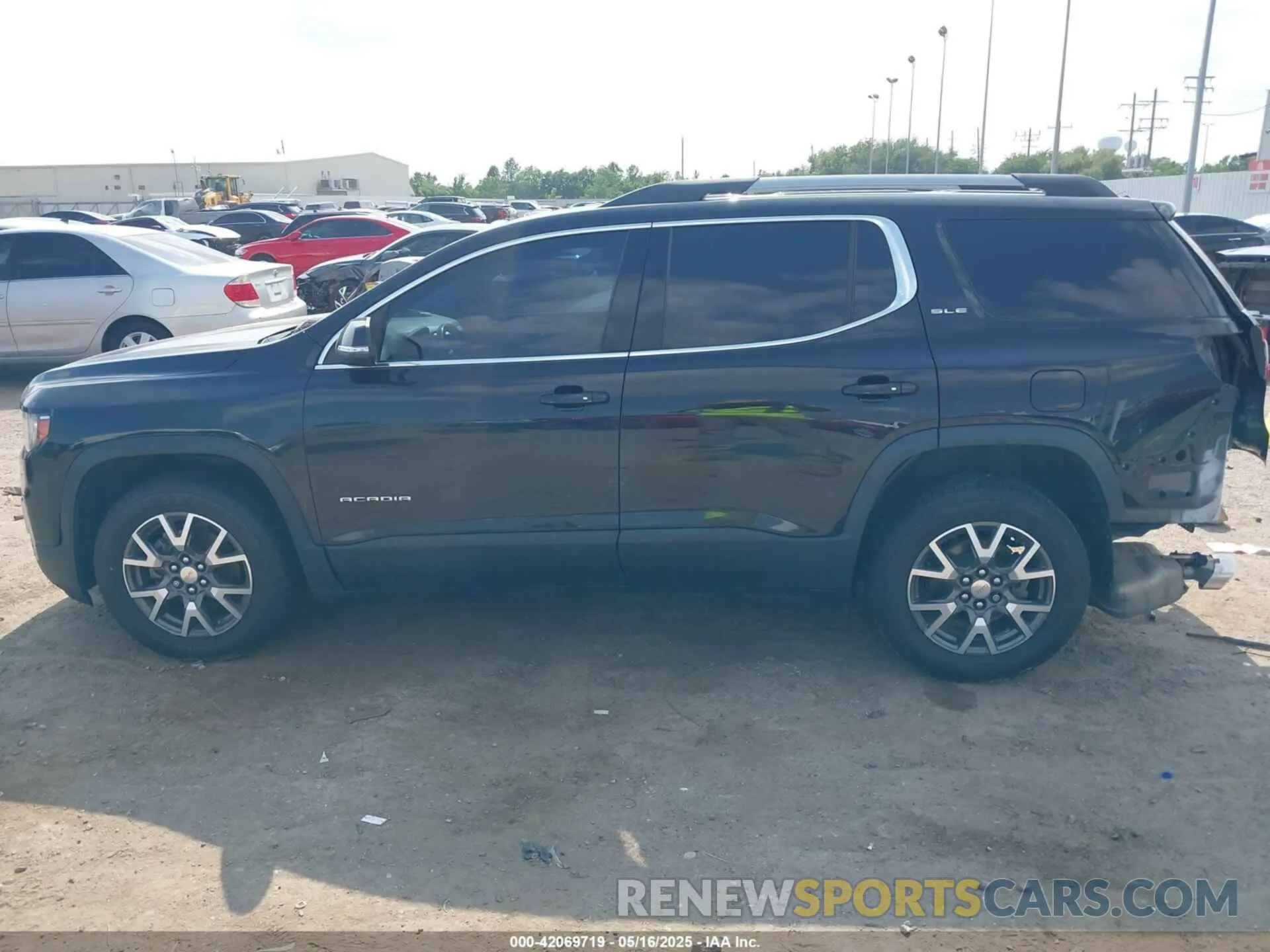 14 Photograph of a damaged car 1GKKNKLS4LZ128815 GMC ACADIA 2020