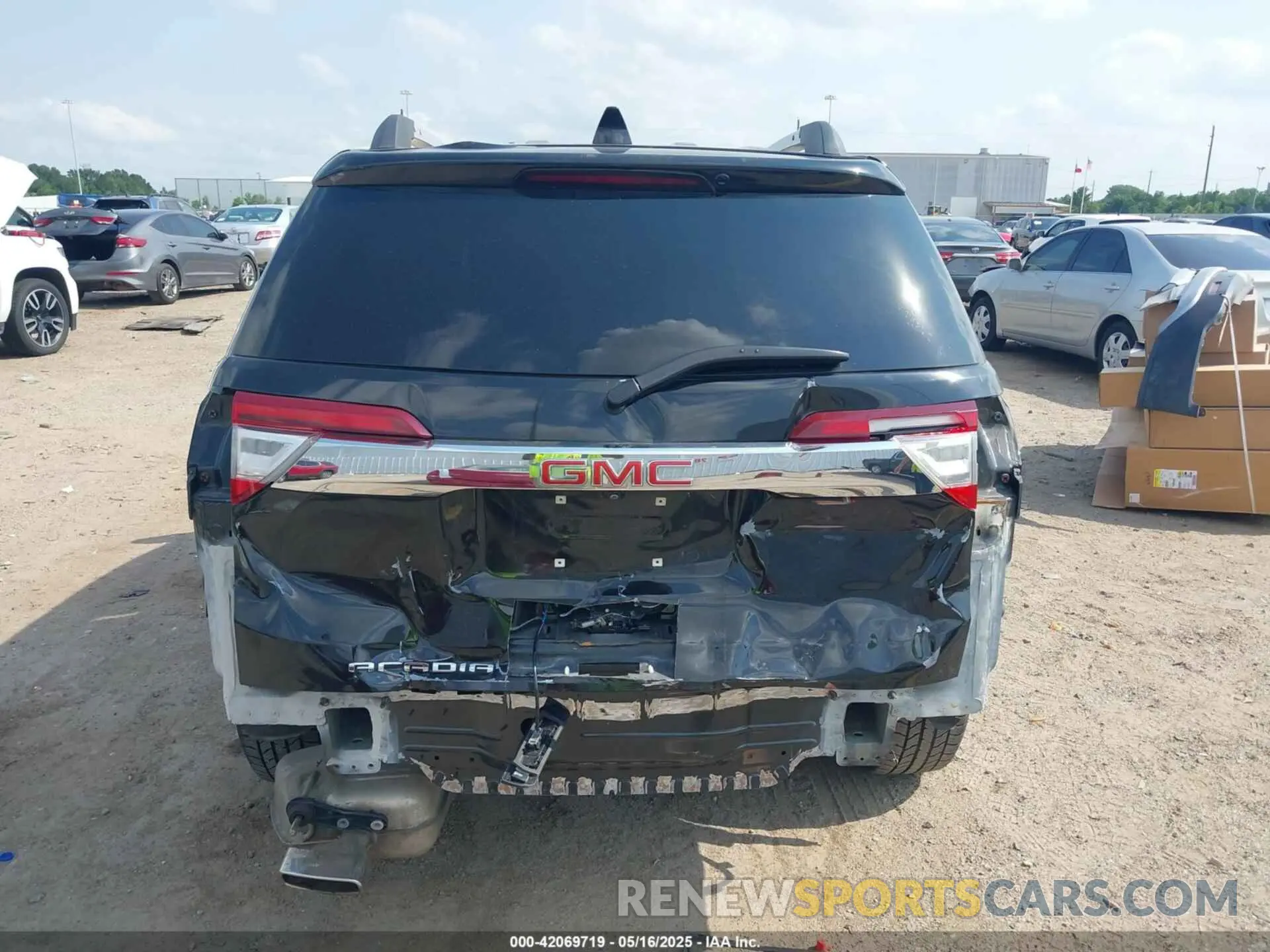 16 Photograph of a damaged car 1GKKNKLS4LZ128815 GMC ACADIA 2020