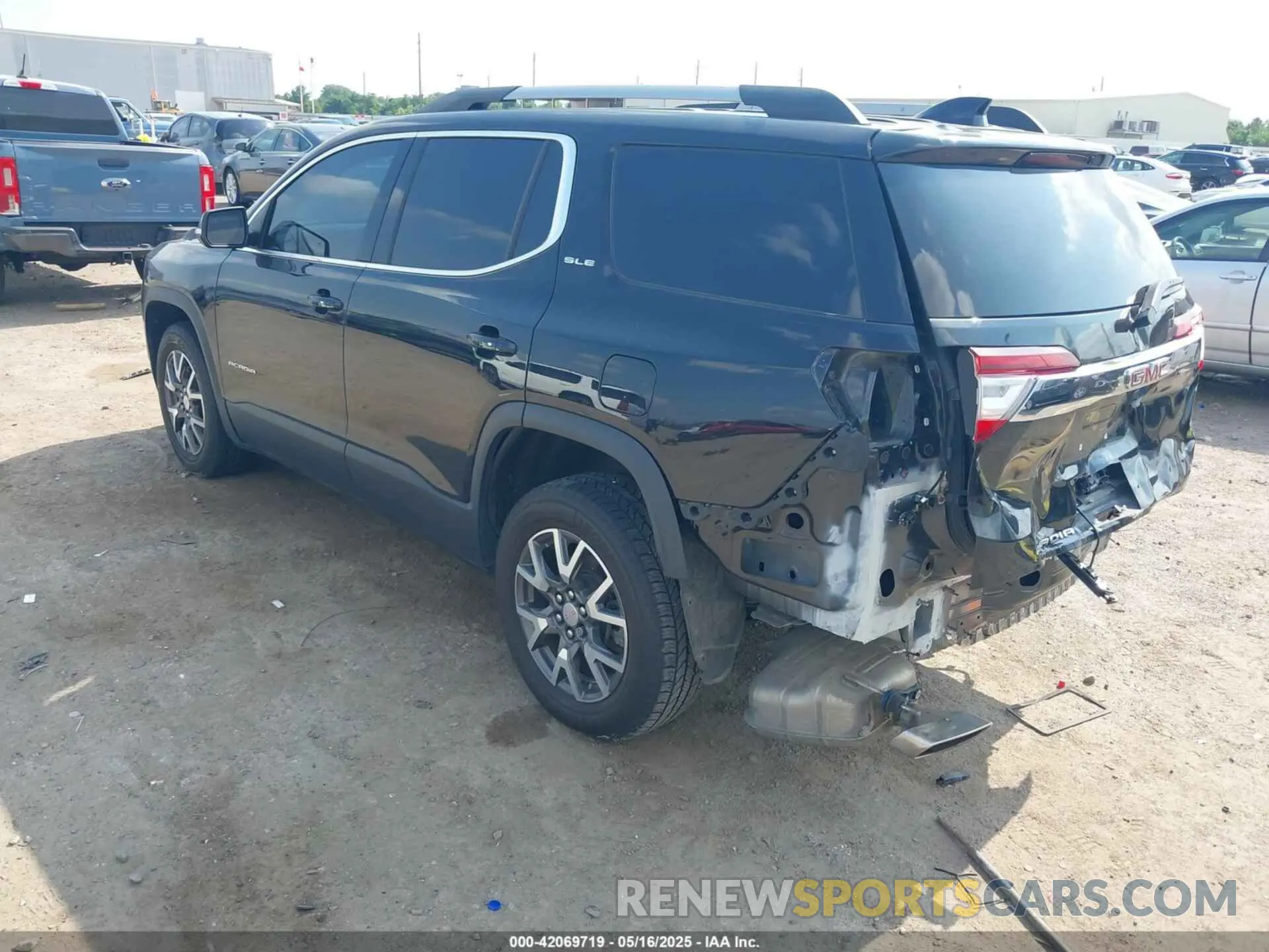 3 Photograph of a damaged car 1GKKNKLS4LZ128815 GMC ACADIA 2020