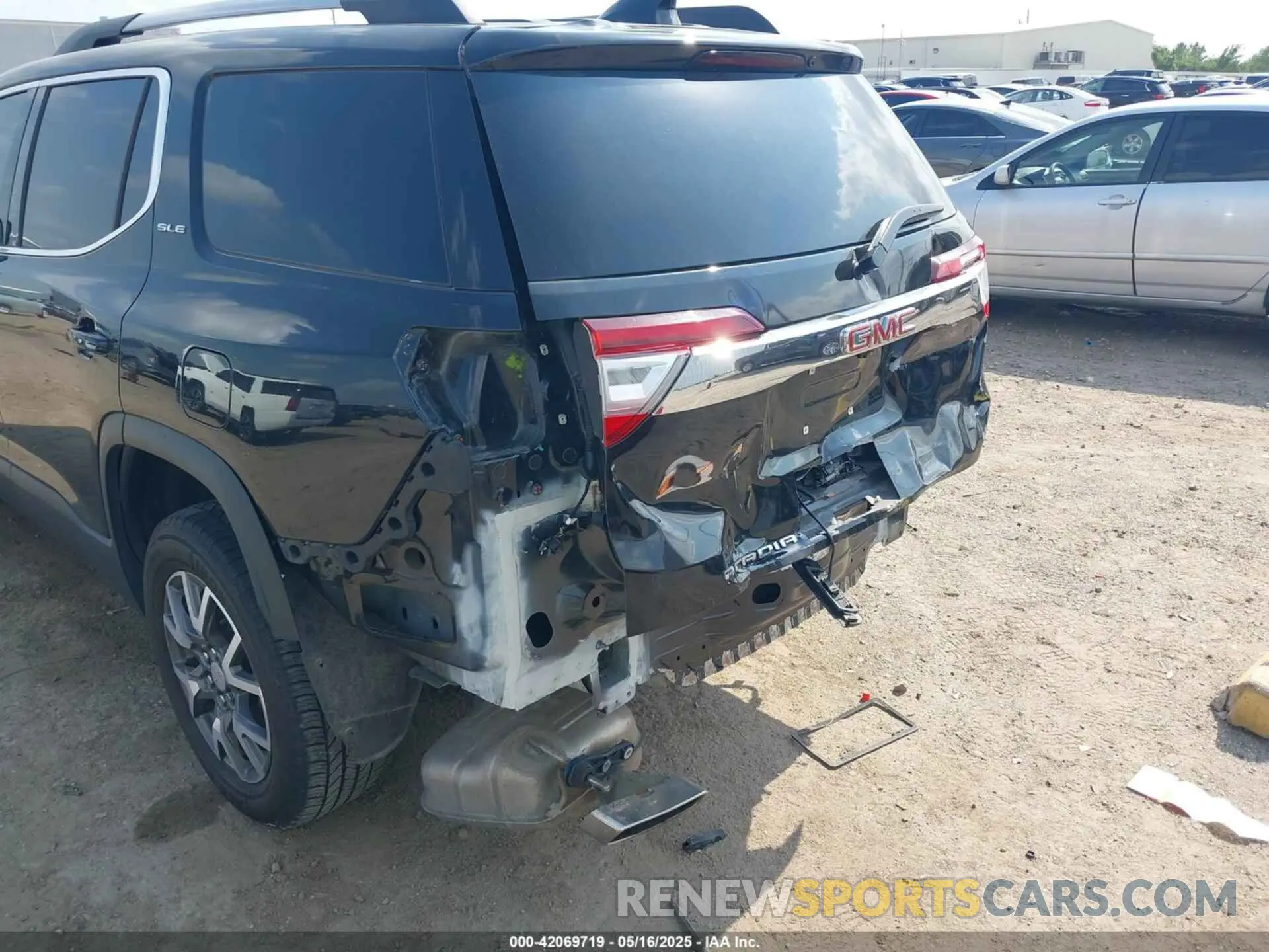 6 Photograph of a damaged car 1GKKNKLS4LZ128815 GMC ACADIA 2020