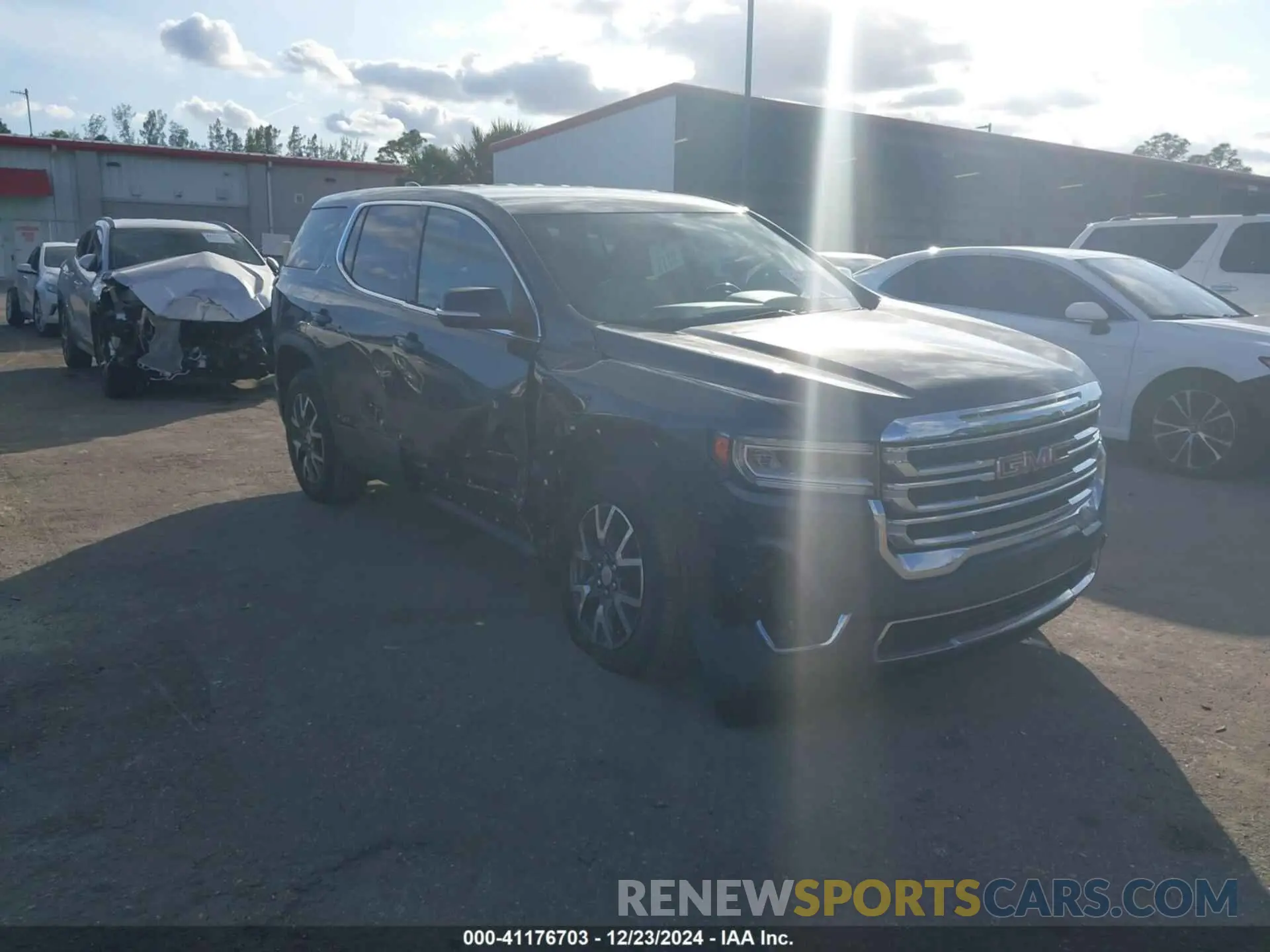 1 Photograph of a damaged car 1GKKNKLS4LZ225173 GMC ACADIA 2020