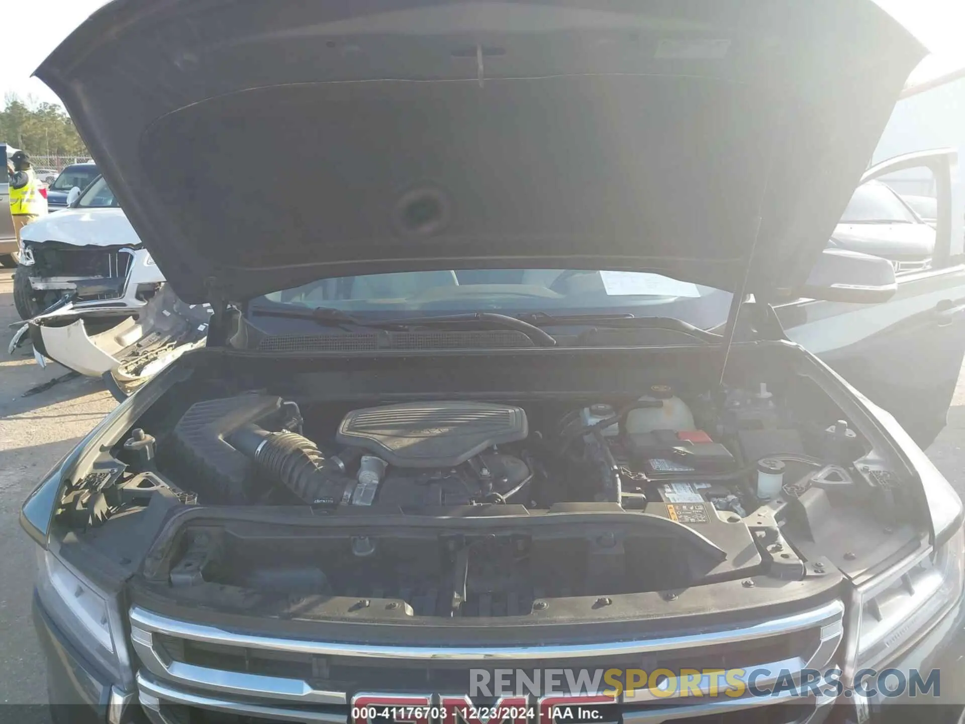 10 Photograph of a damaged car 1GKKNKLS4LZ225173 GMC ACADIA 2020