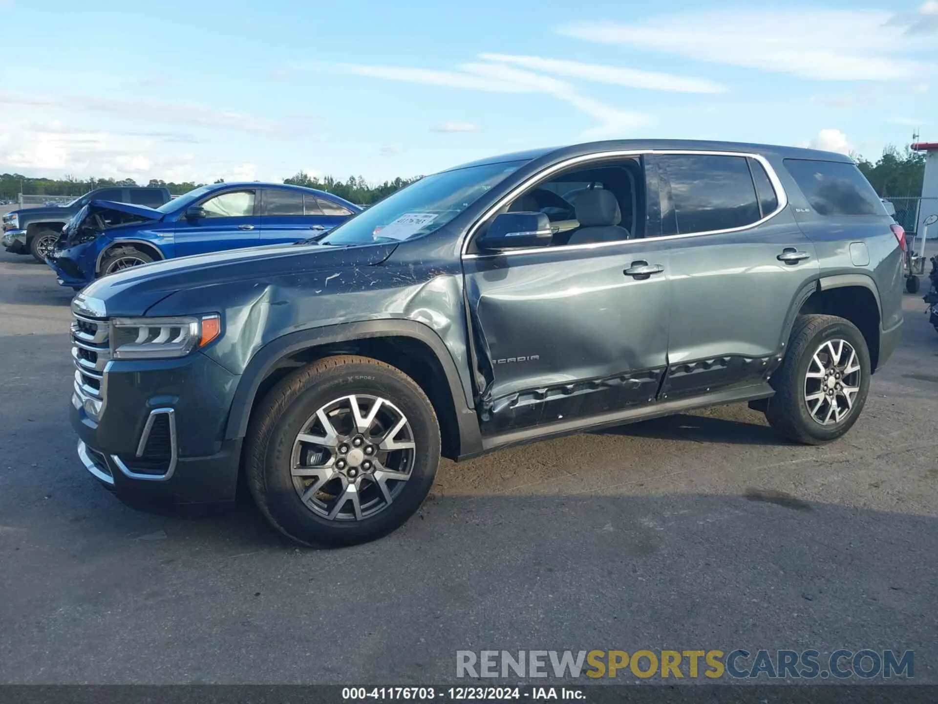 6 Photograph of a damaged car 1GKKNKLS4LZ225173 GMC ACADIA 2020