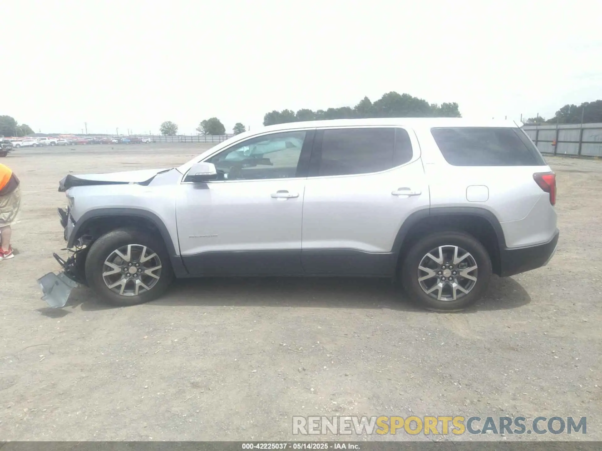 13 Photograph of a damaged car 1GKKNKLS6LZ181256 GMC ACADIA 2020