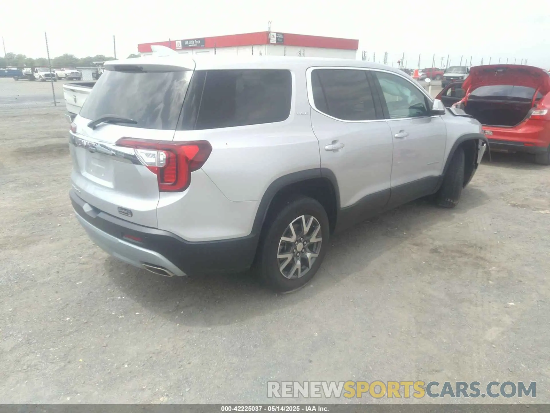 4 Photograph of a damaged car 1GKKNKLS6LZ181256 GMC ACADIA 2020