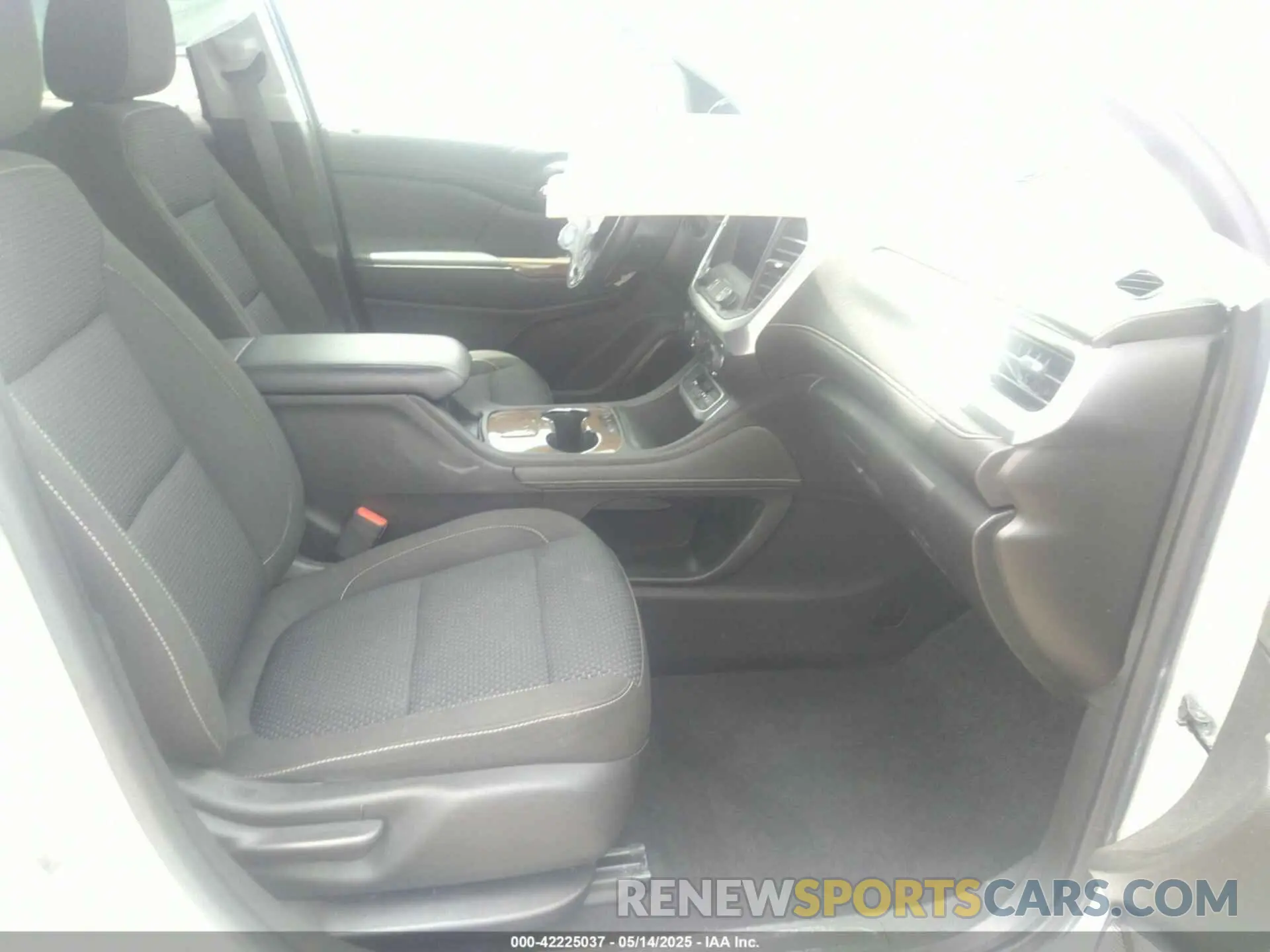 5 Photograph of a damaged car 1GKKNKLS6LZ181256 GMC ACADIA 2020