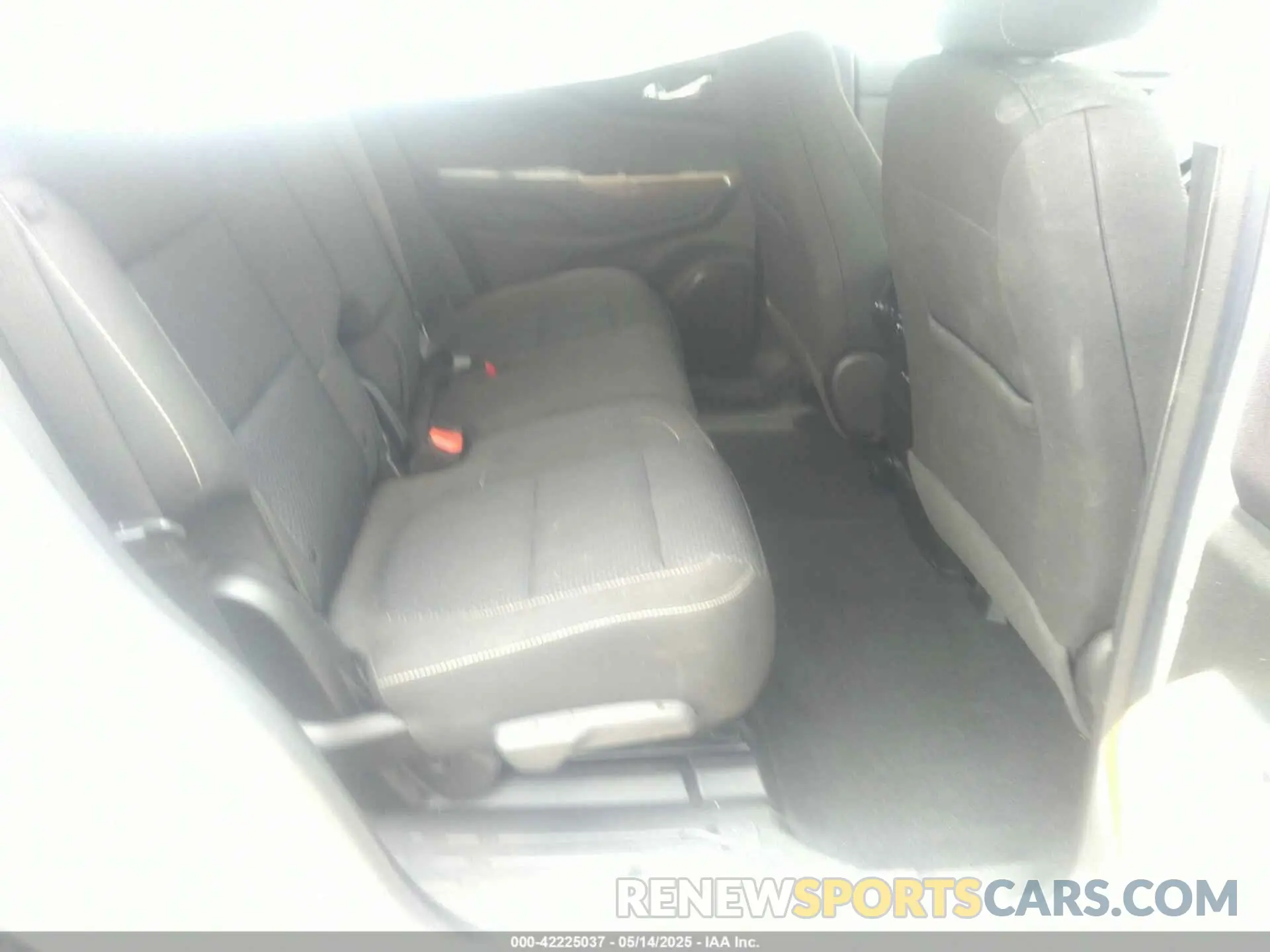 8 Photograph of a damaged car 1GKKNKLS6LZ181256 GMC ACADIA 2020