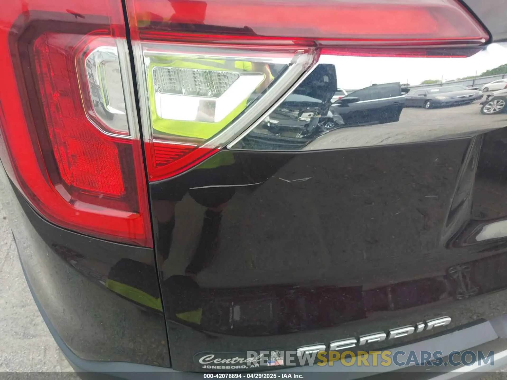 12 Photograph of a damaged car 1GKKNKLS9LZ147442 GMC ACADIA 2020