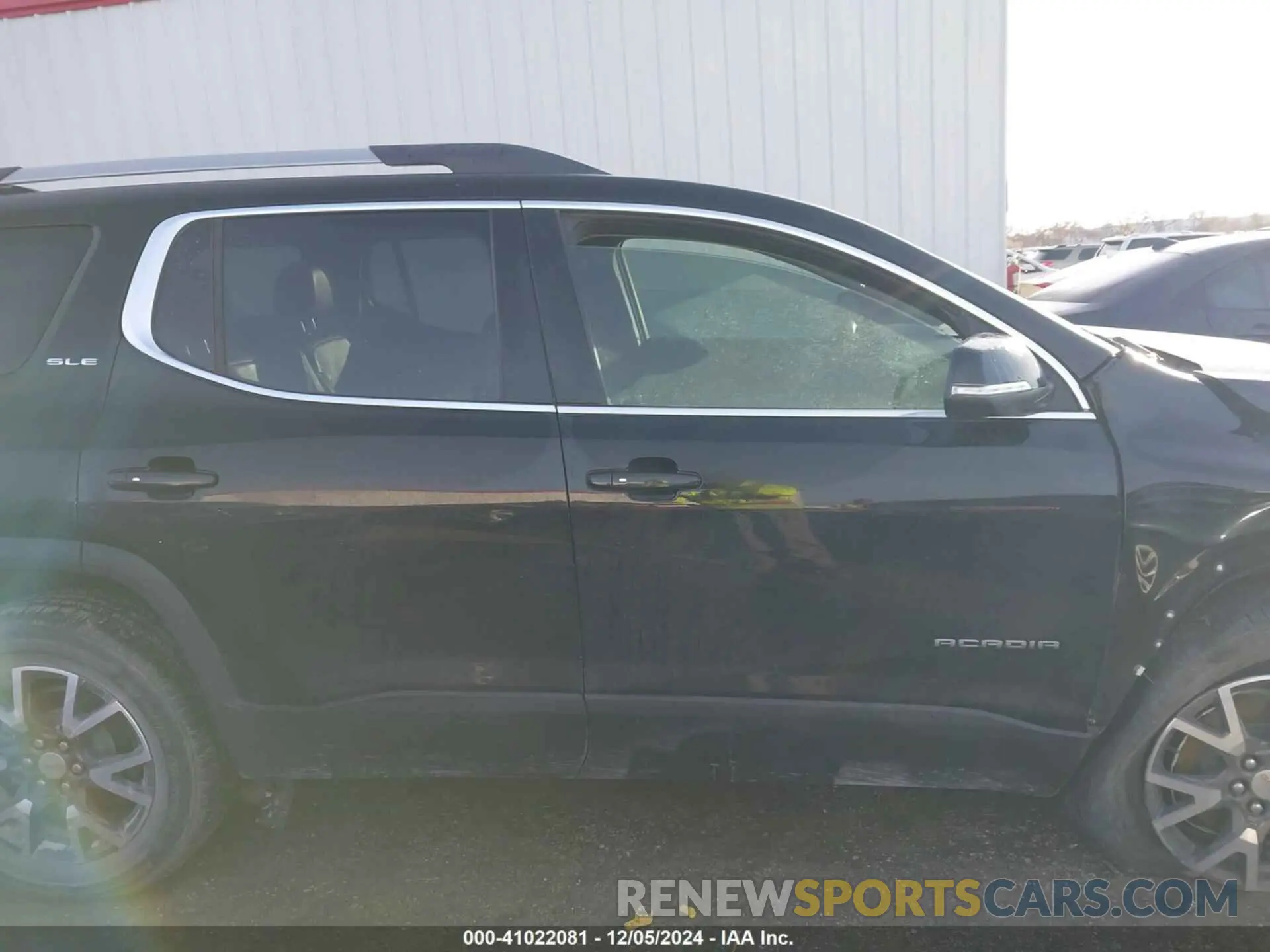 13 Photograph of a damaged car 1GKKNKLS9LZ167738 GMC ACADIA 2020