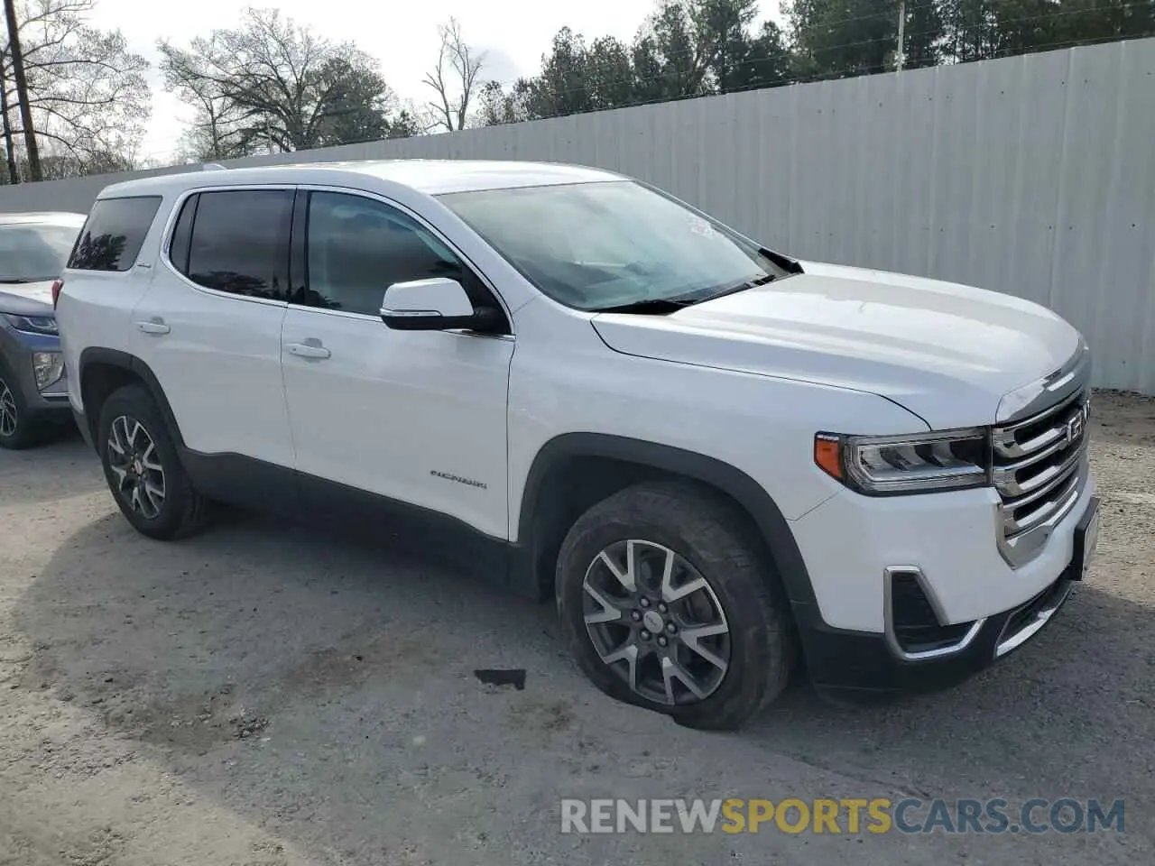 4 Photograph of a damaged car 1GKKNKLSXLZ108231 GMC ACADIA 2020