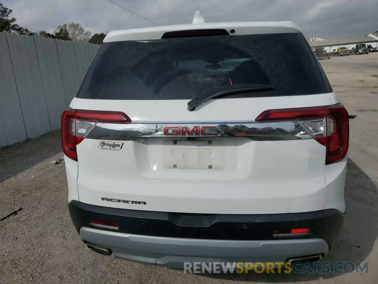 6 Photograph of a damaged car 1GKKNKLSXLZ108231 GMC ACADIA 2020