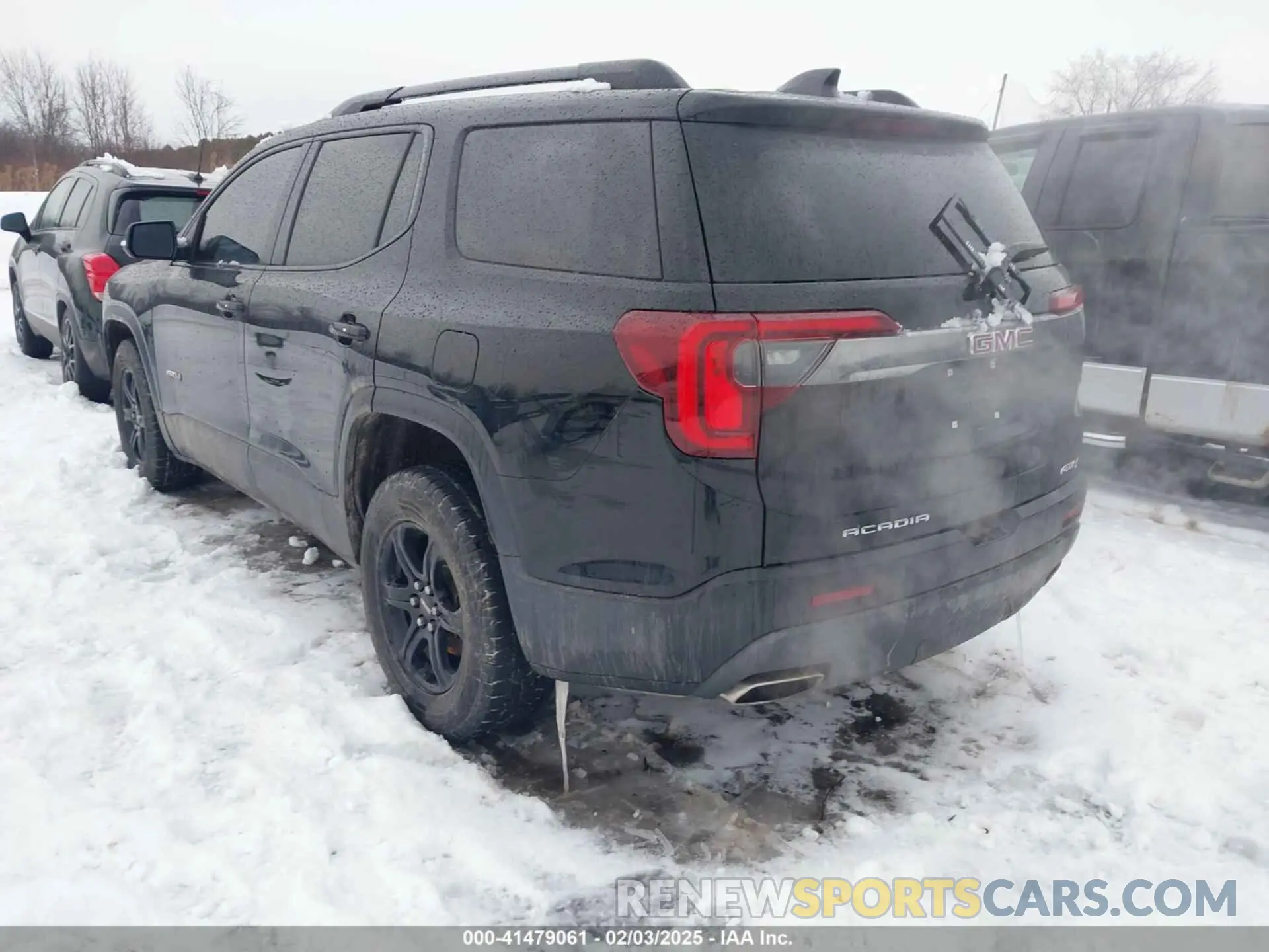 3 Photograph of a damaged car 1GKKNLLS0LZ190346 GMC ACADIA 2020