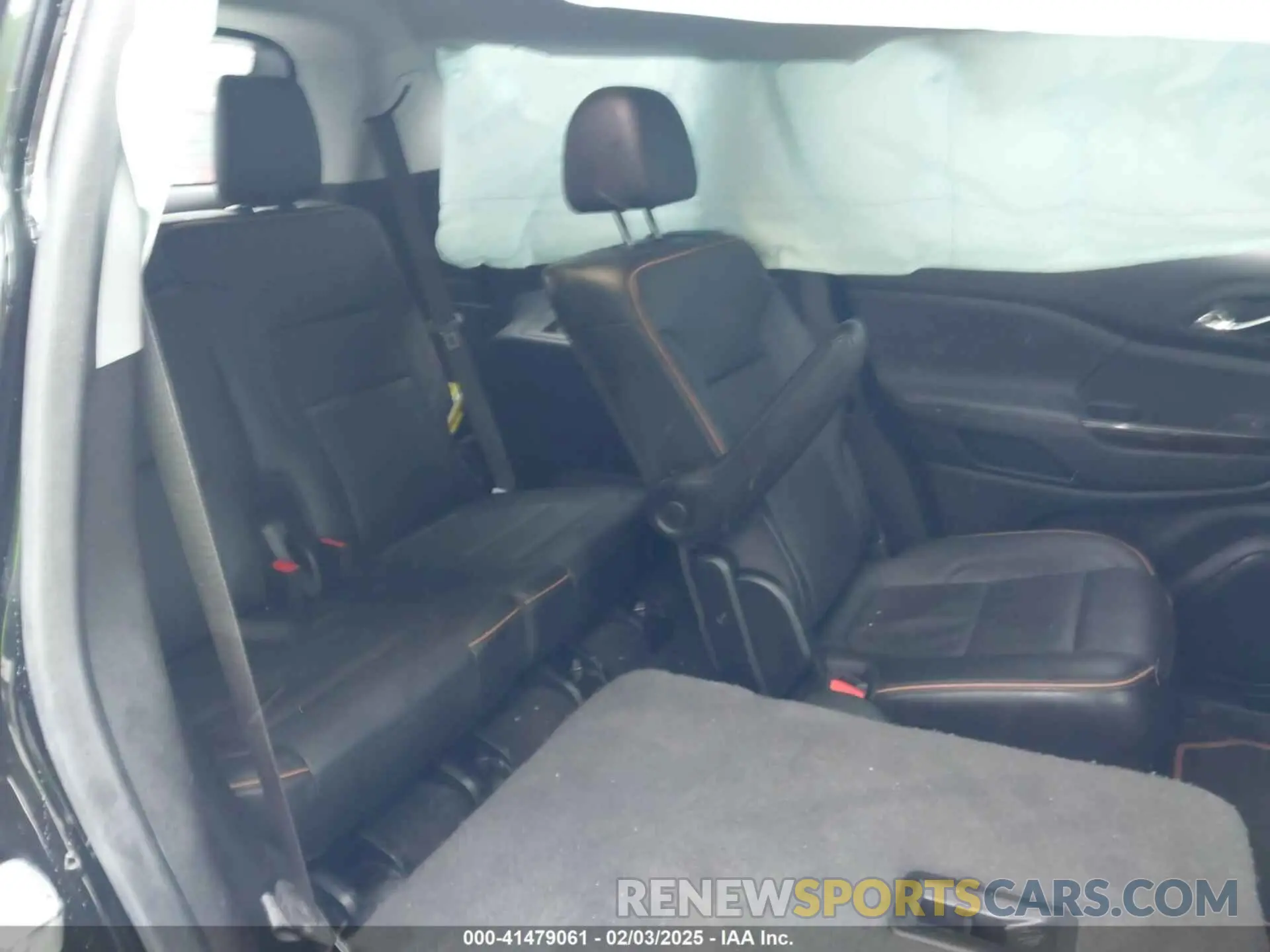 8 Photograph of a damaged car 1GKKNLLS0LZ190346 GMC ACADIA 2020
