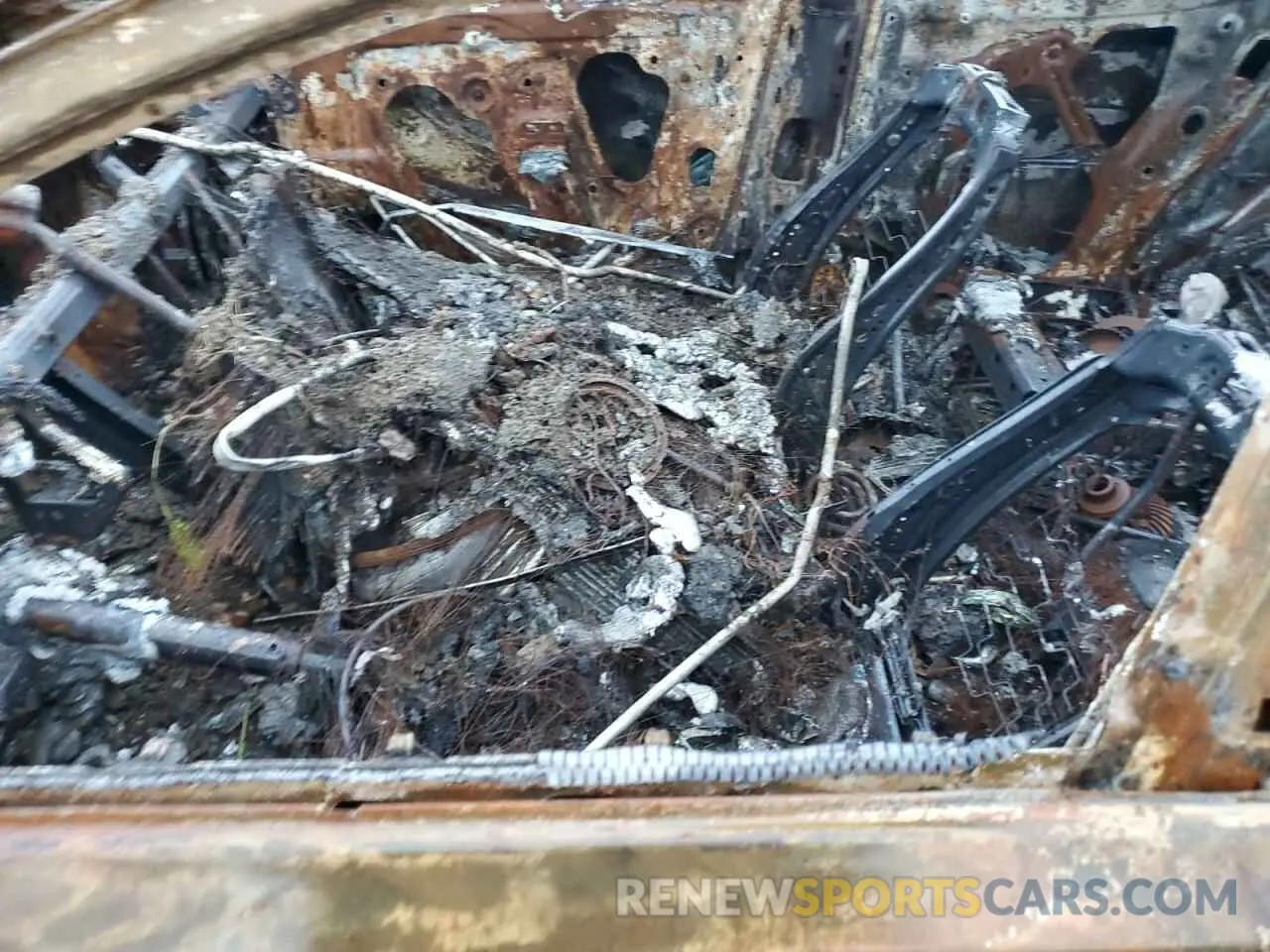 7 Photograph of a damaged car 1GKKNLLSXLZ160447 GMC ACADIA 2020