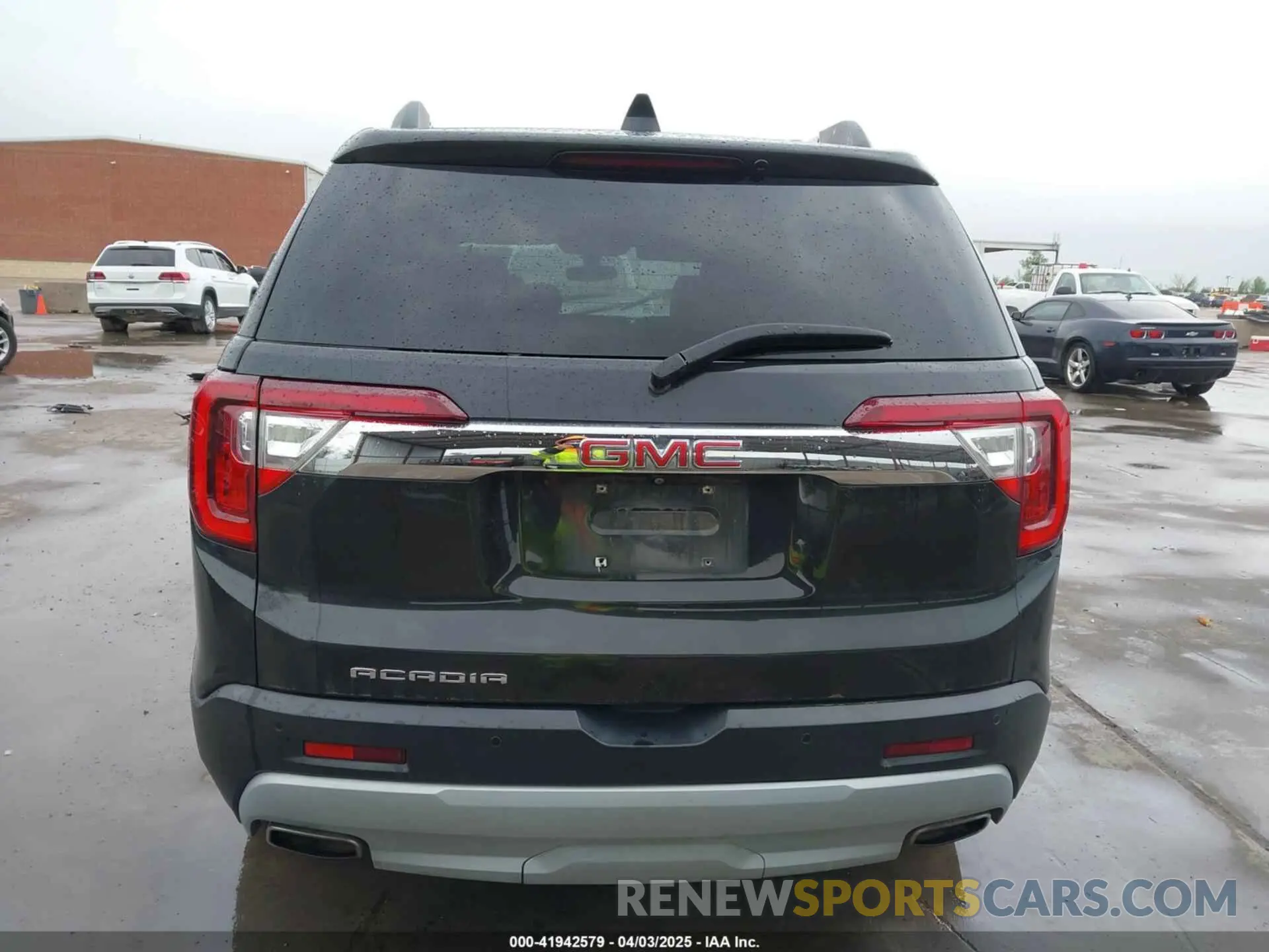 15 Photograph of a damaged car 1GKKNML48LZ200337 GMC ACADIA 2020