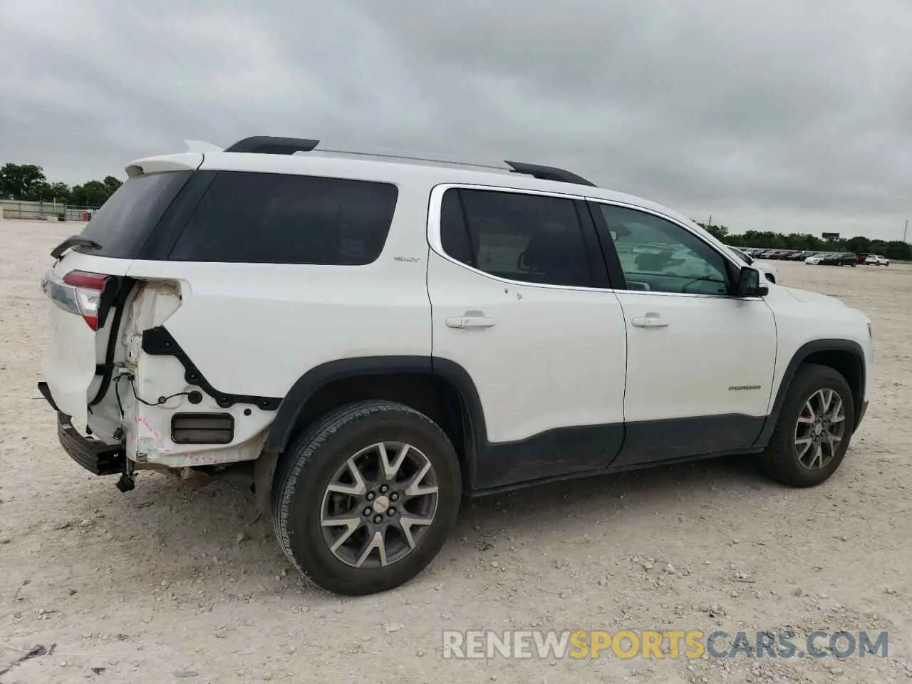 3 Photograph of a damaged car 1GKKNMLS0LZ115118 GMC ACADIA 2020
