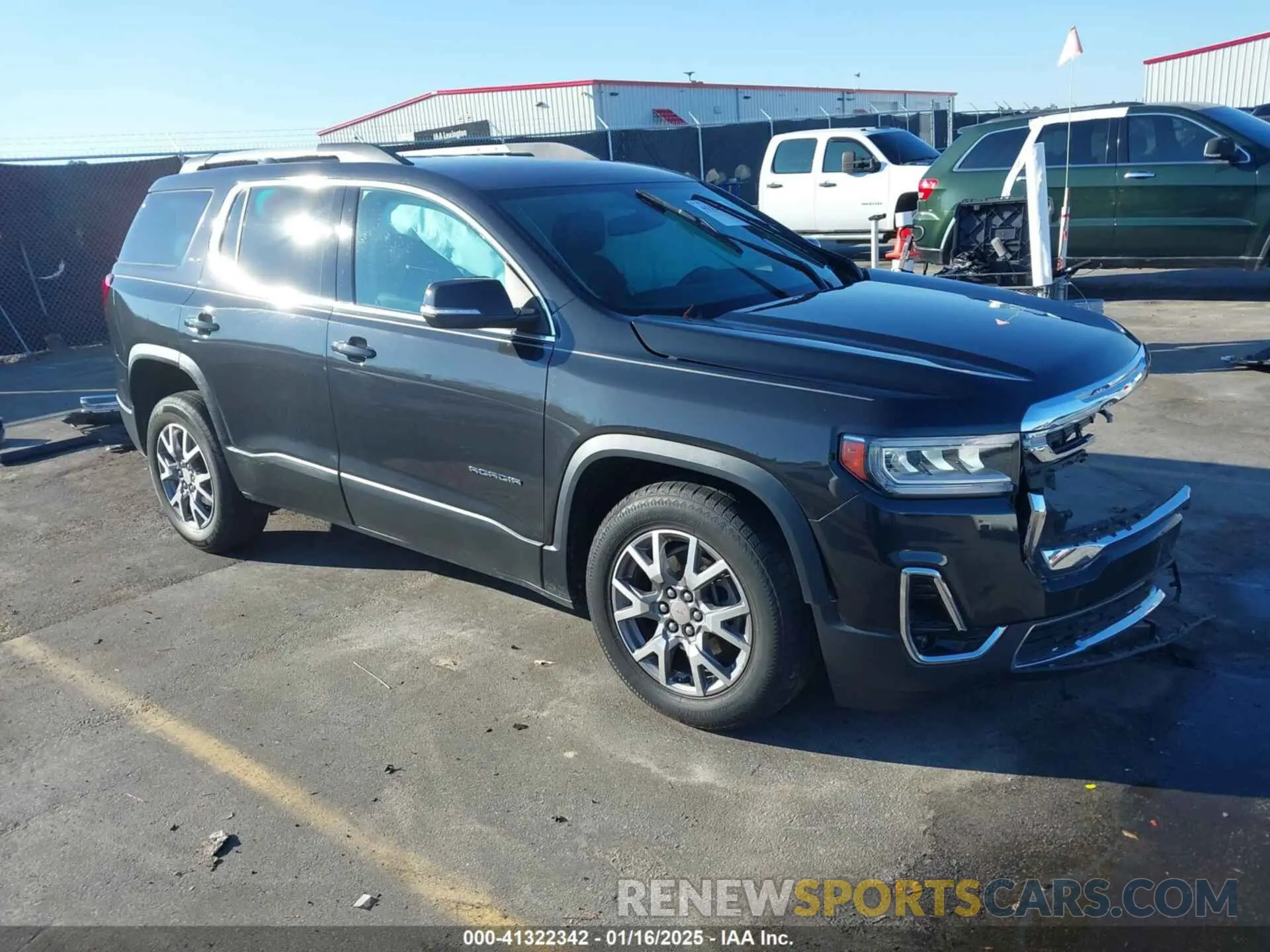 1 Photograph of a damaged car 1GKKNMLS1LZ137161 GMC ACADIA 2020