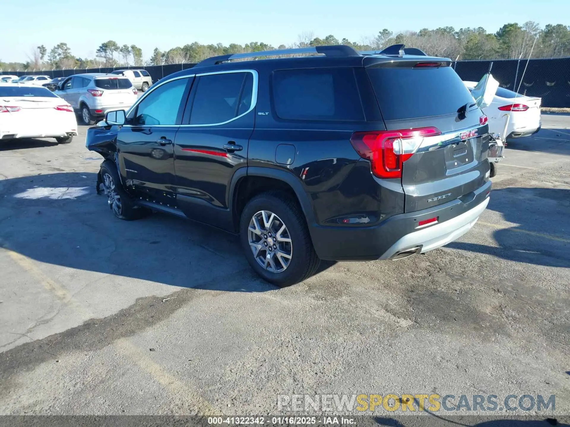 3 Photograph of a damaged car 1GKKNMLS1LZ137161 GMC ACADIA 2020