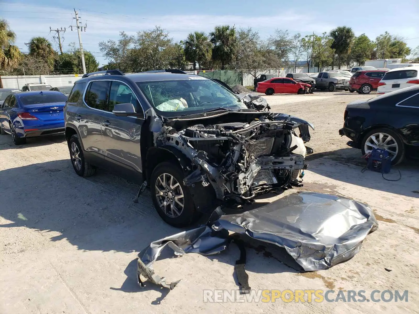 1 Photograph of a damaged car 1GKKNMLS1LZ236143 GMC ACADIA 2020