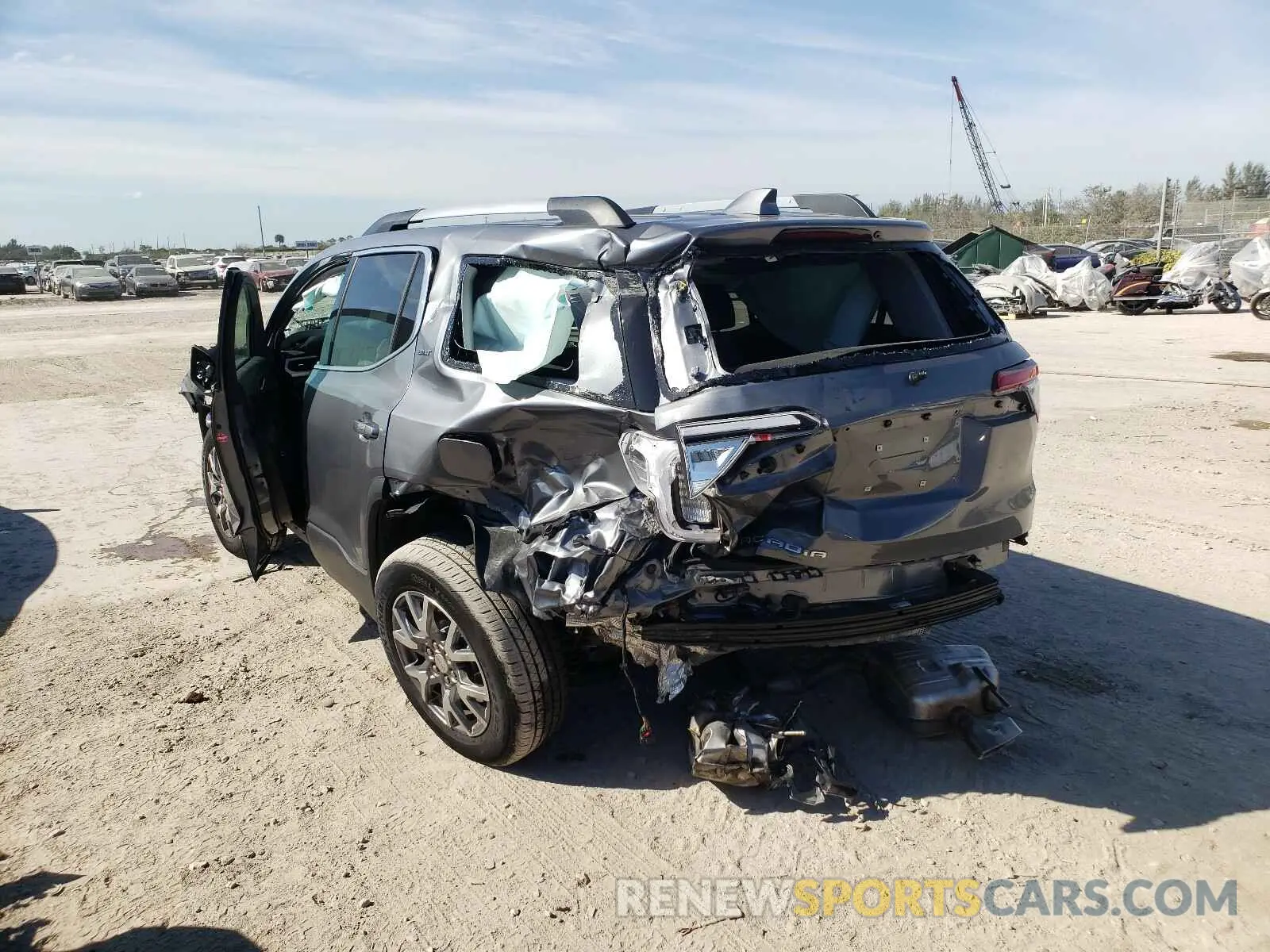 3 Photograph of a damaged car 1GKKNMLS1LZ236143 GMC ACADIA 2020