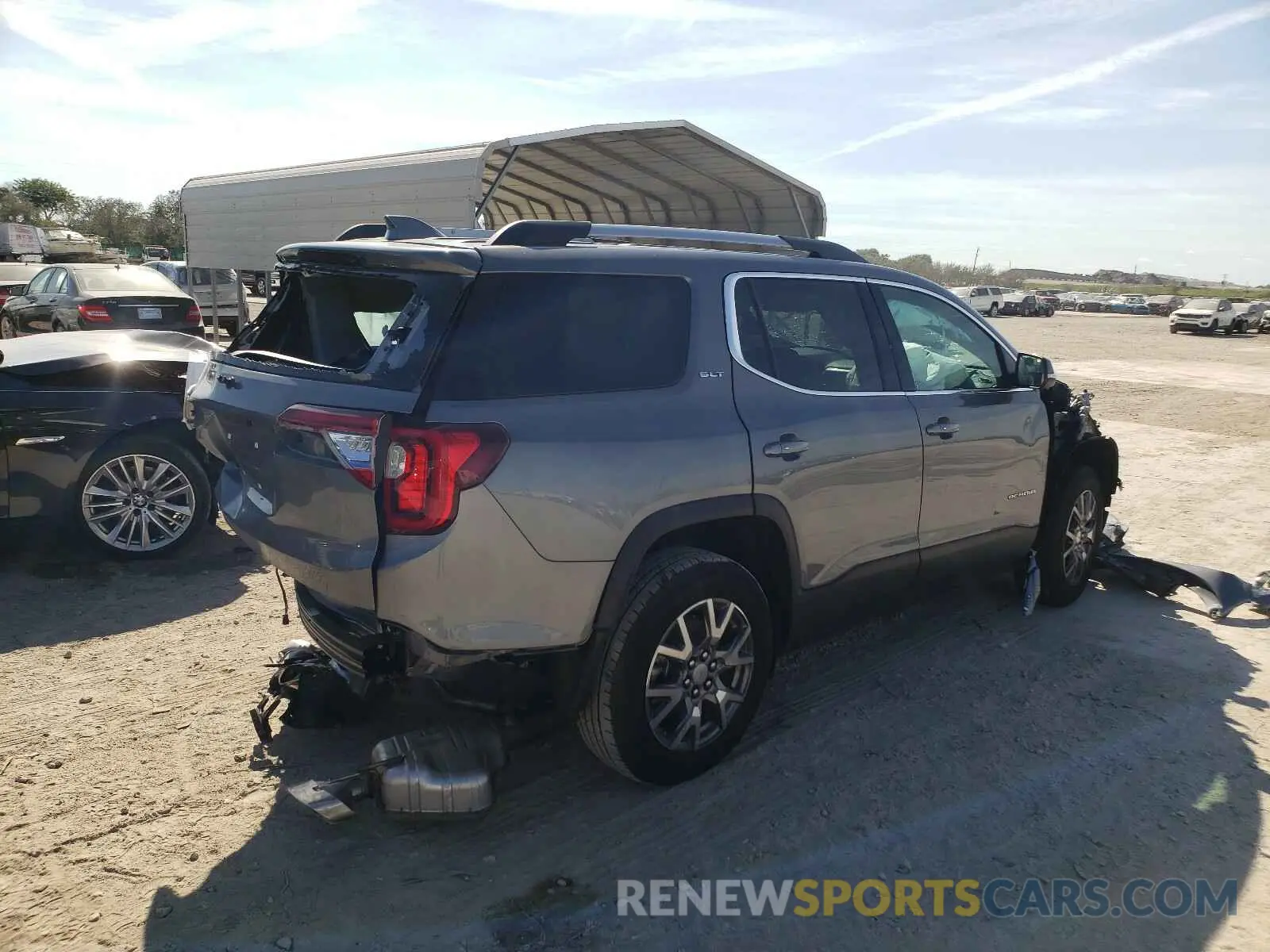 4 Photograph of a damaged car 1GKKNMLS1LZ236143 GMC ACADIA 2020