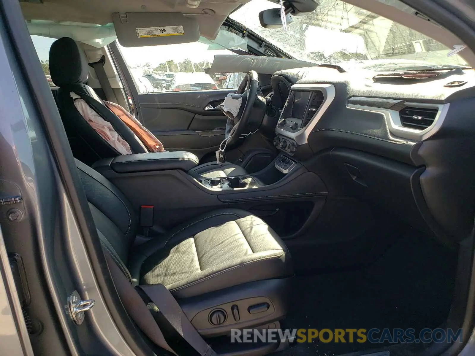 5 Photograph of a damaged car 1GKKNMLS1LZ236143 GMC ACADIA 2020
