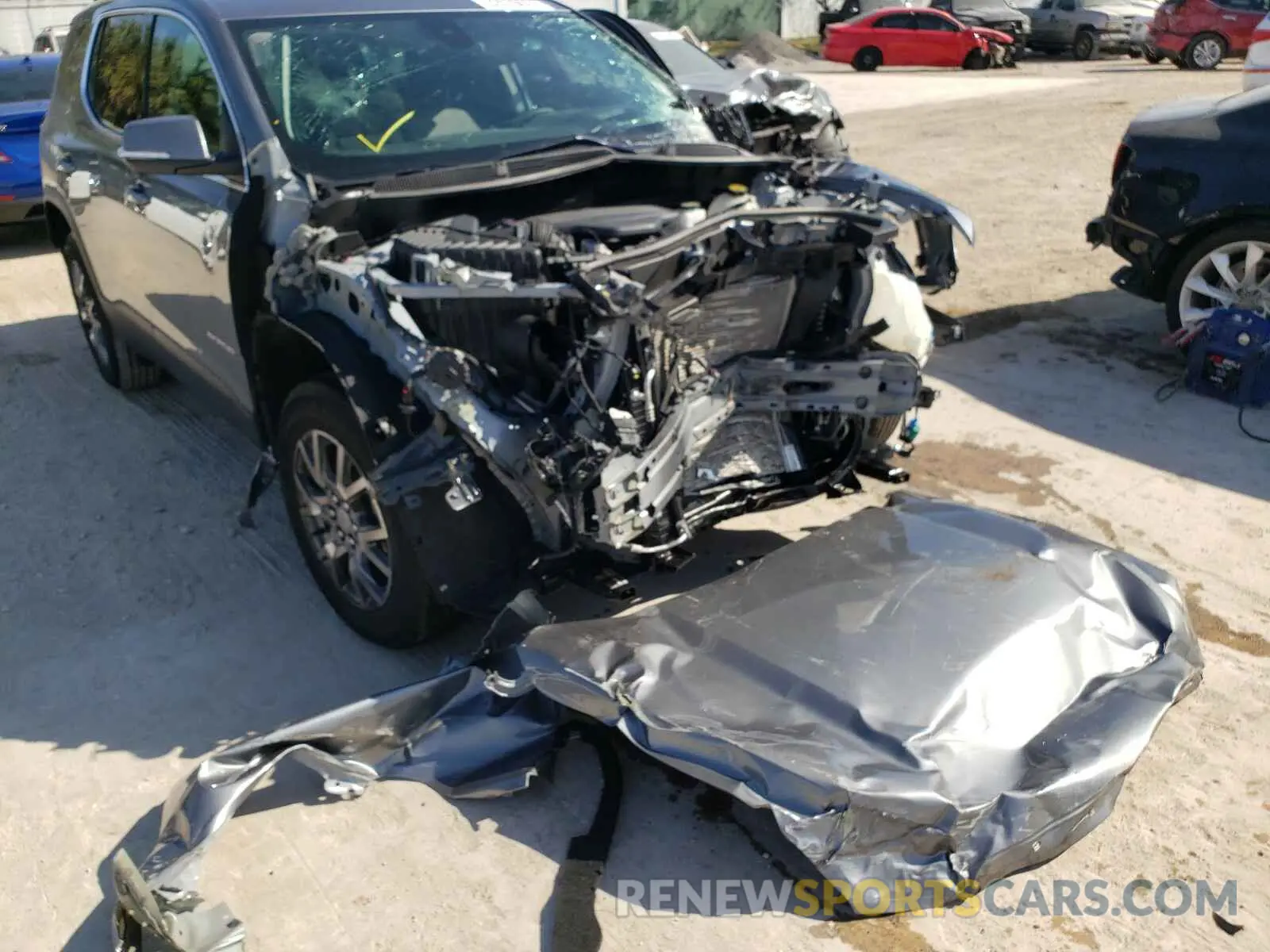 9 Photograph of a damaged car 1GKKNMLS1LZ236143 GMC ACADIA 2020