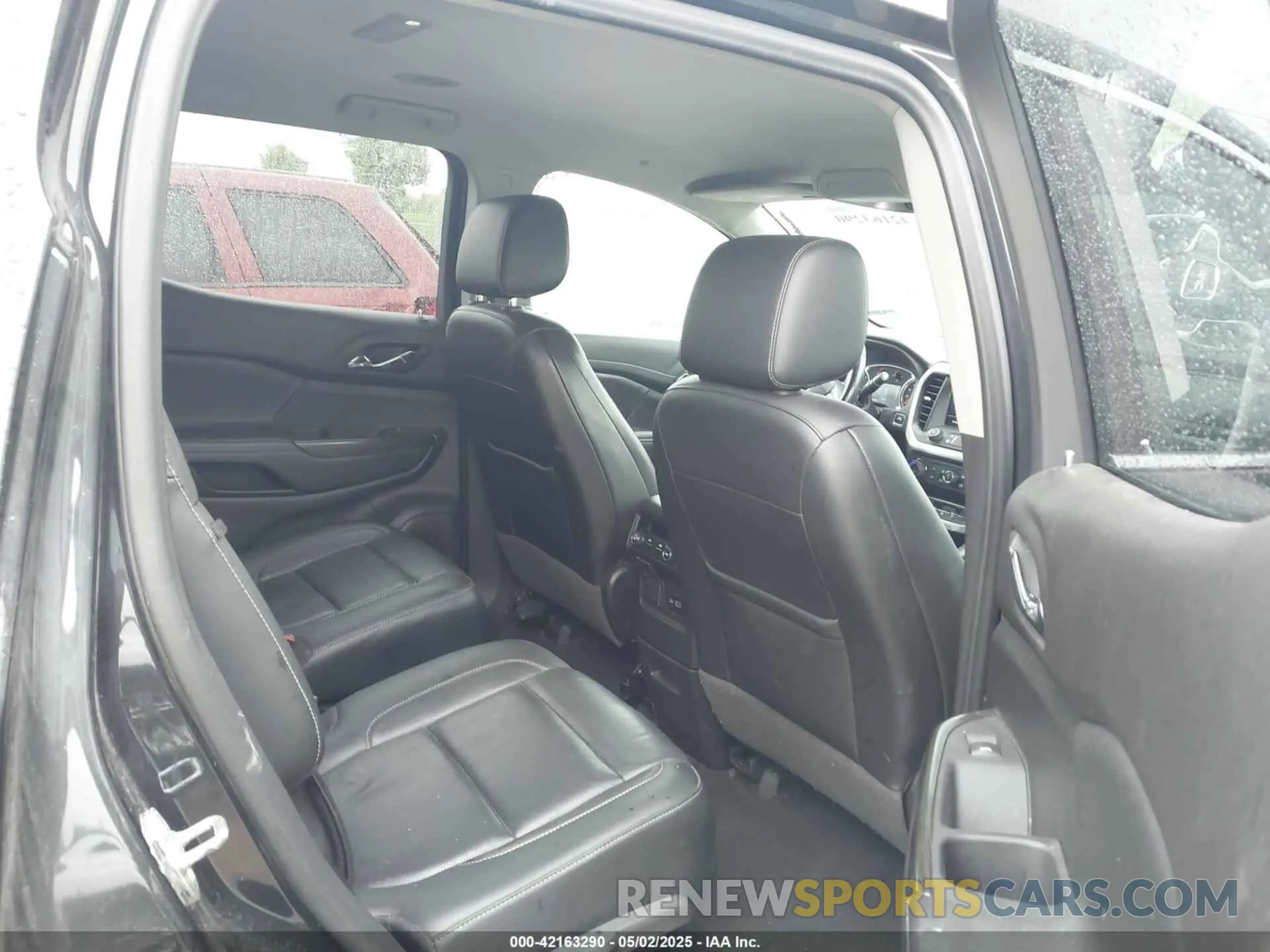 8 Photograph of a damaged car 1GKKNMLS2LZ136651 GMC ACADIA 2020
