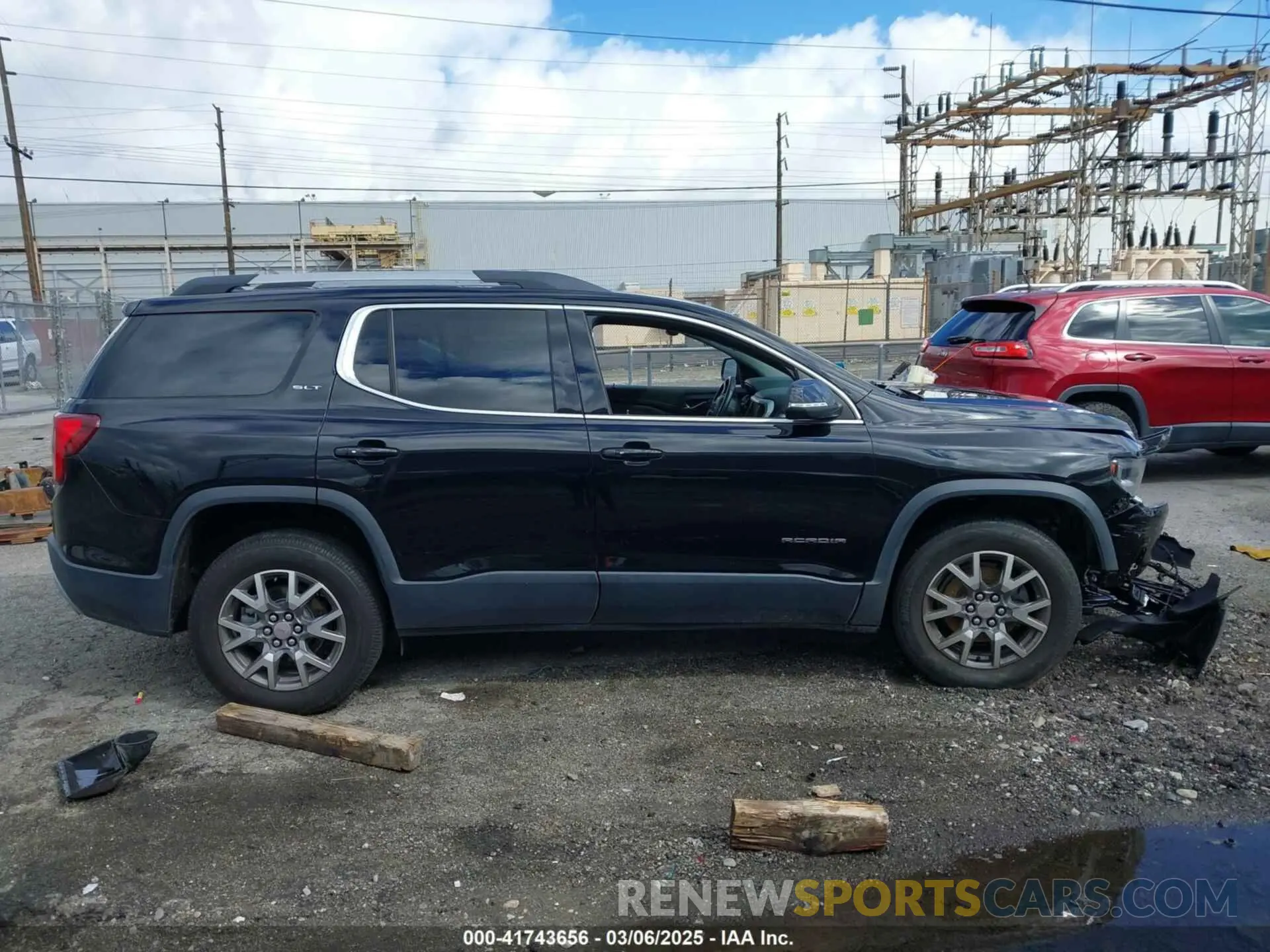 13 Photograph of a damaged car 1GKKNMLS2LZ212286 GMC ACADIA 2020