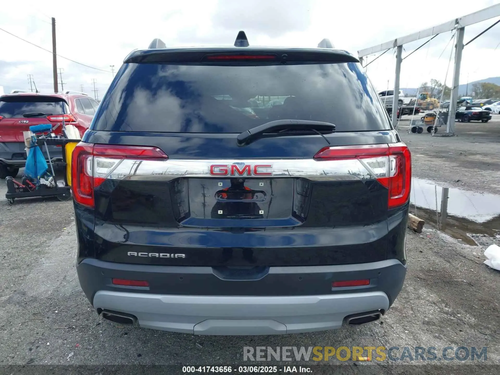 16 Photograph of a damaged car 1GKKNMLS2LZ212286 GMC ACADIA 2020
