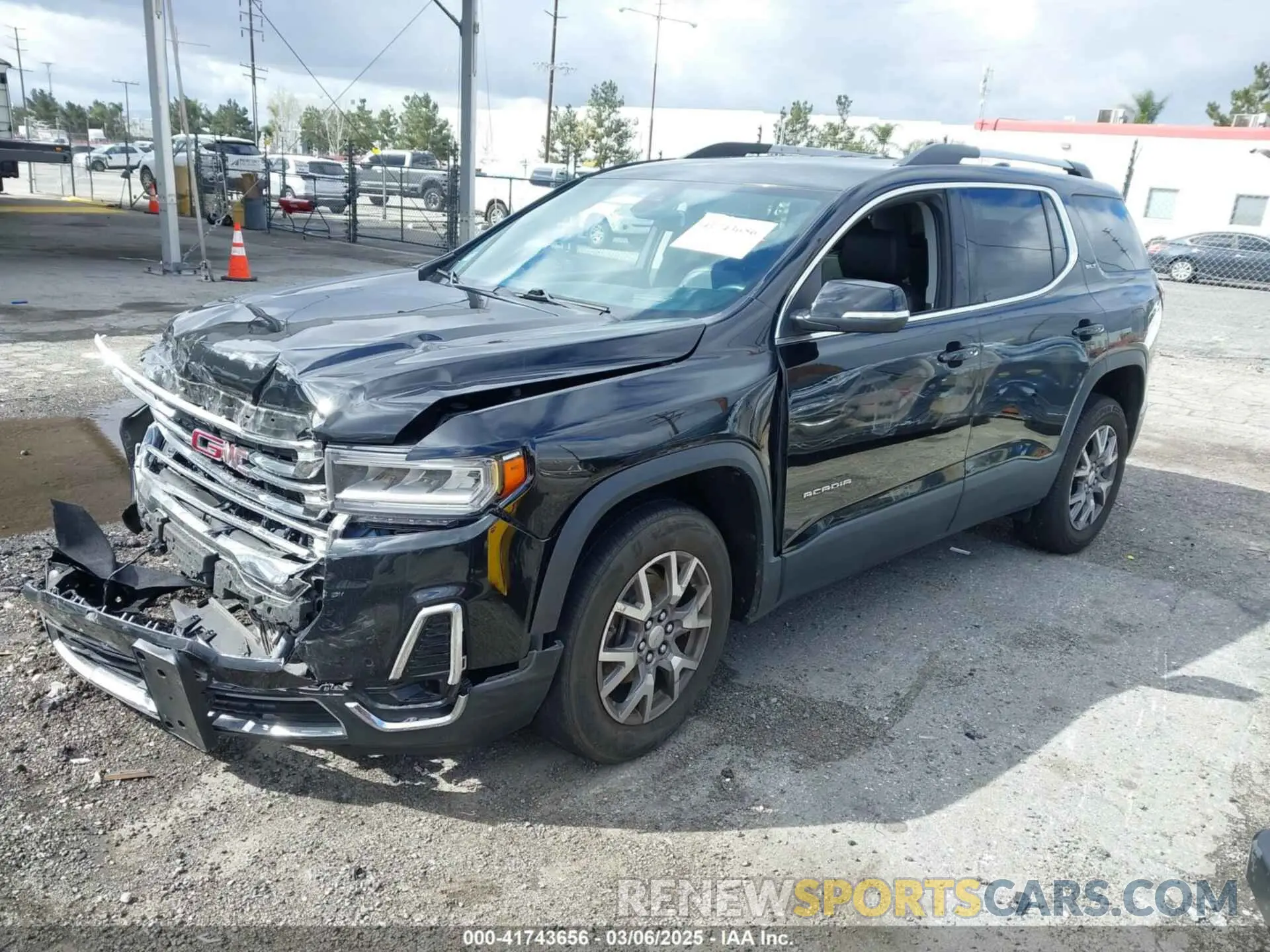 2 Photograph of a damaged car 1GKKNMLS2LZ212286 GMC ACADIA 2020