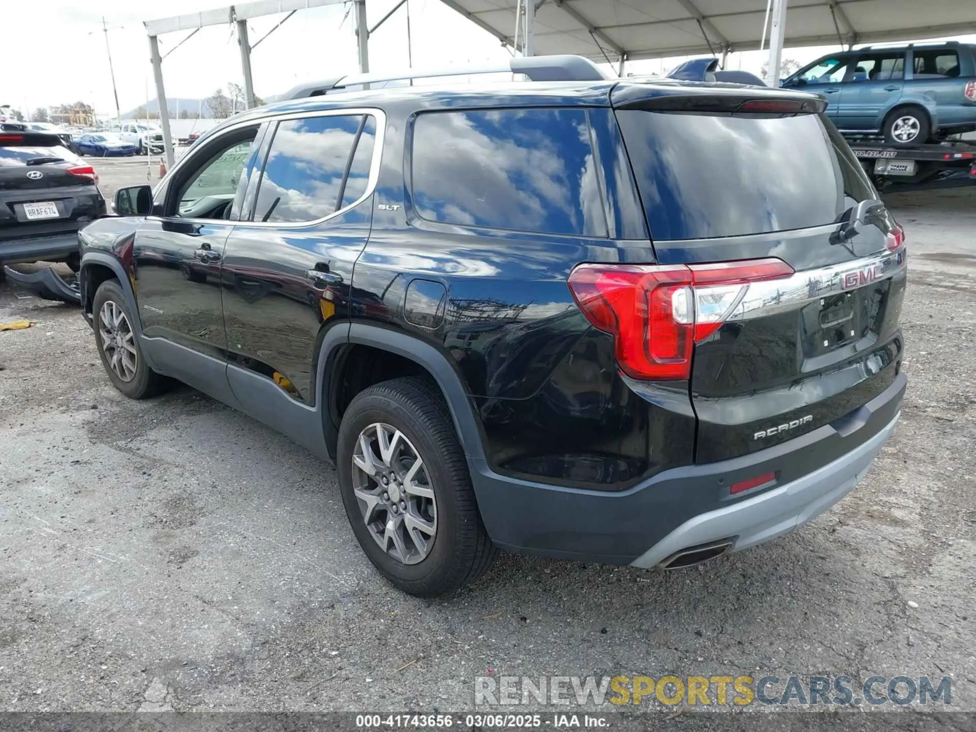 3 Photograph of a damaged car 1GKKNMLS2LZ212286 GMC ACADIA 2020