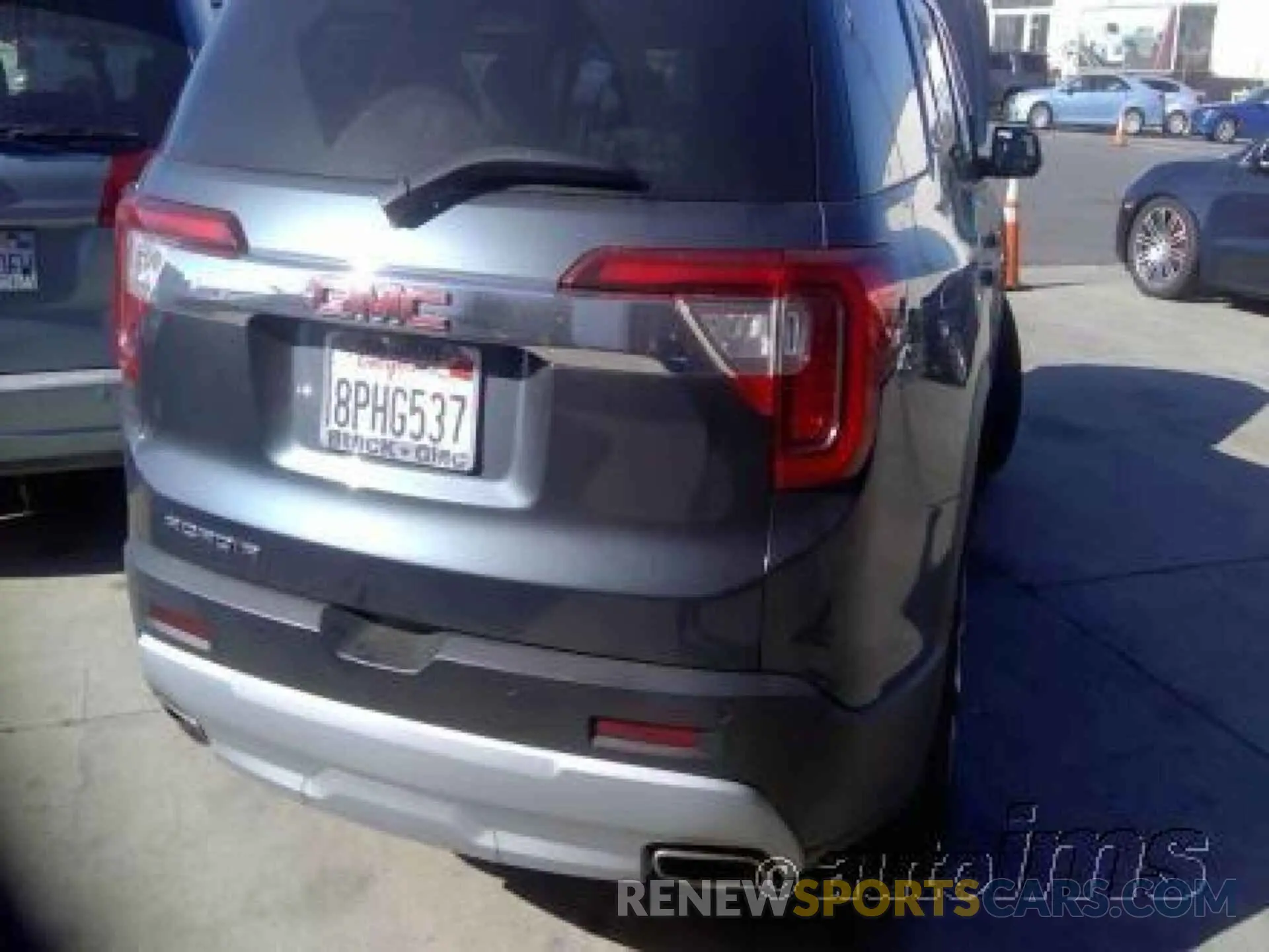 11 Photograph of a damaged car 1GKKNMLS3LZ166323 GMC ACADIA 2020