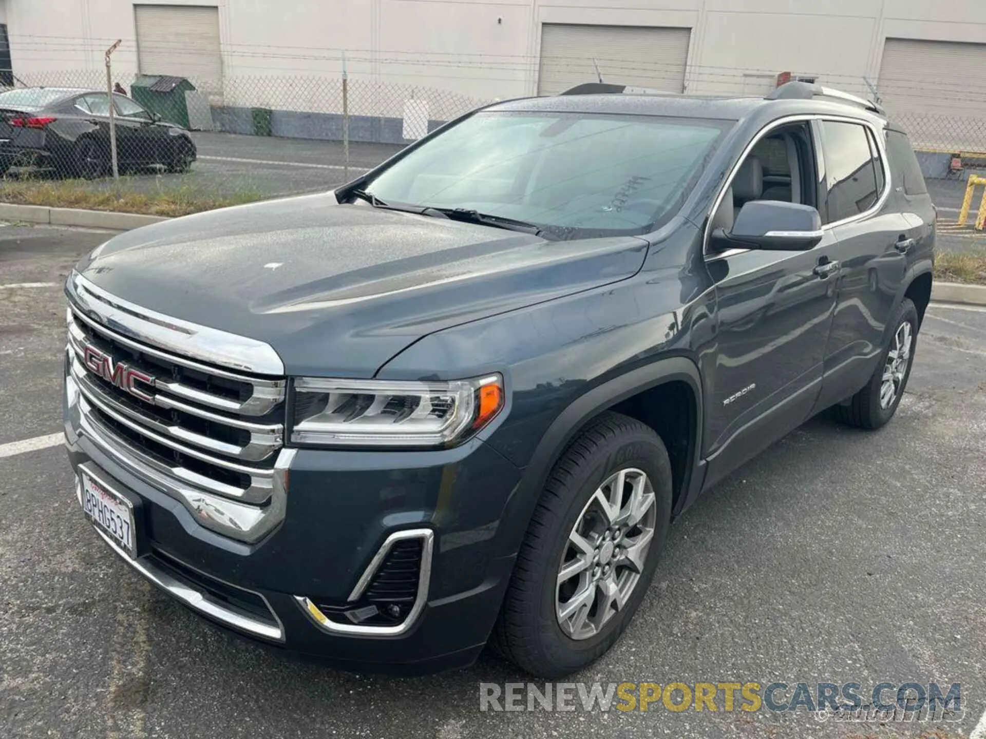 9 Photograph of a damaged car 1GKKNMLS3LZ166323 GMC ACADIA 2020