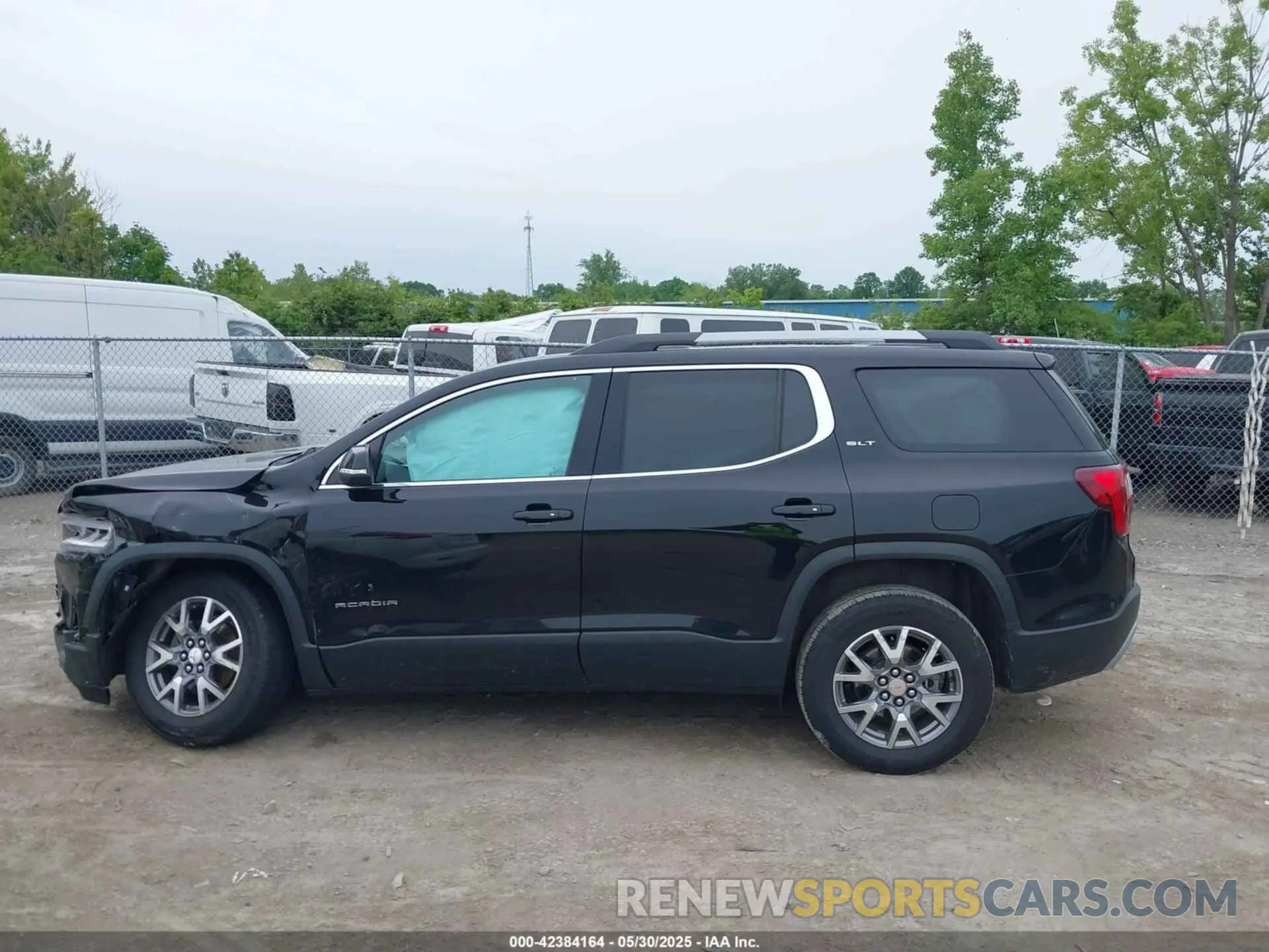 14 Photograph of a damaged car 1GKKNMLS4LZ163494 GMC ACADIA 2020