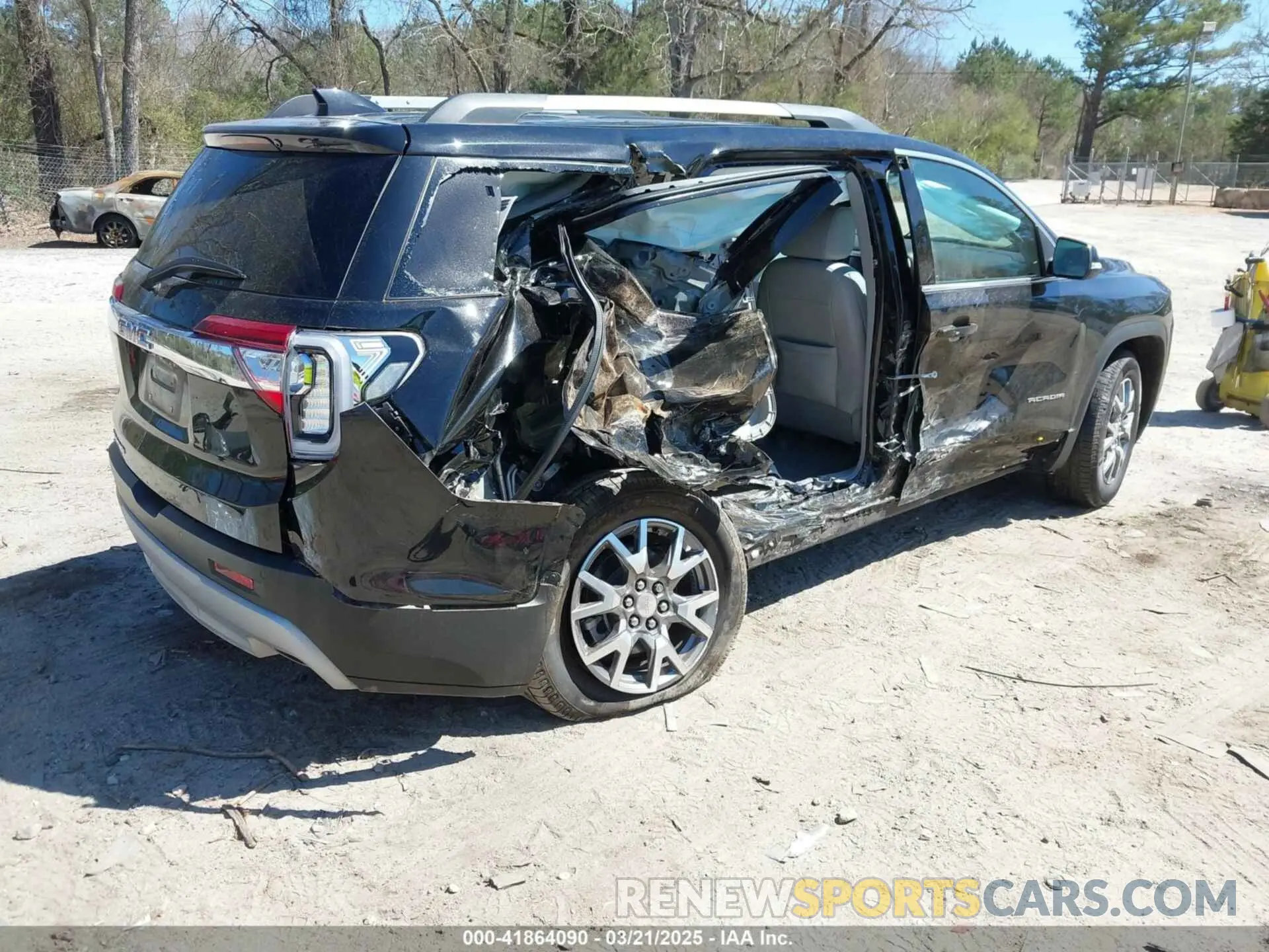 4 Photograph of a damaged car 1GKKNMLS4LZ227985 GMC ACADIA 2020