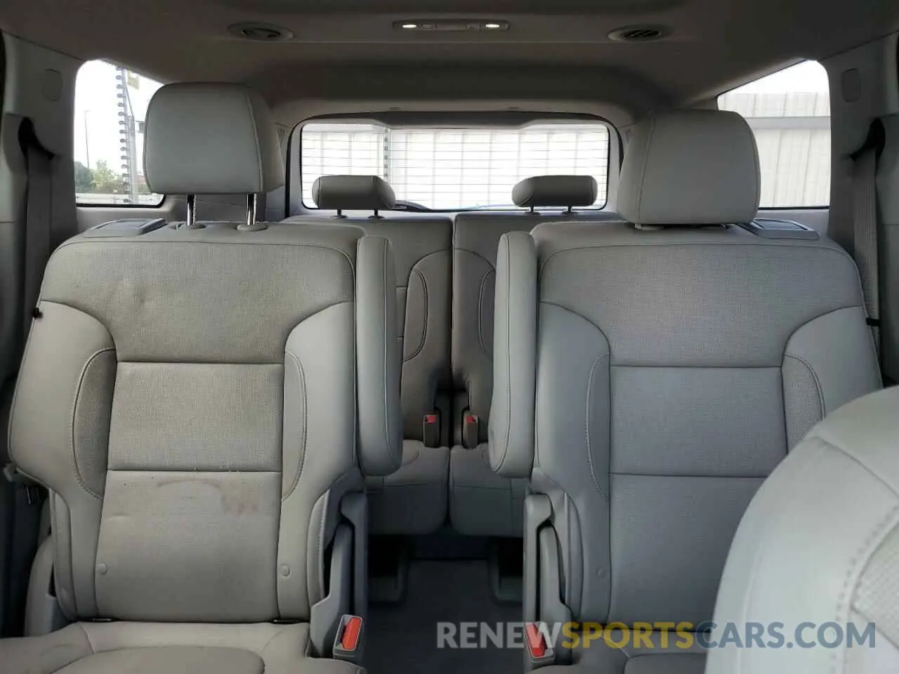 10 Photograph of a damaged car 1GKKNMLS5LZ116507 GMC ACADIA 2020
