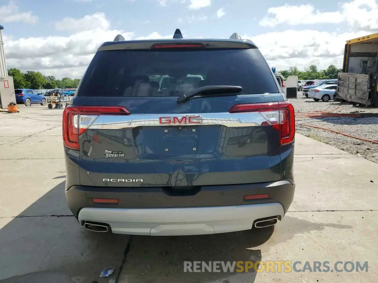 6 Photograph of a damaged car 1GKKNMLS5LZ116507 GMC ACADIA 2020