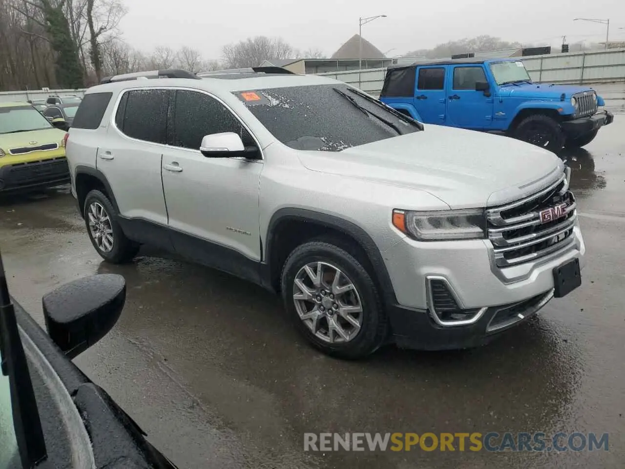 4 Photograph of a damaged car 1GKKNMLS5LZ174794 GMC ACADIA 2020