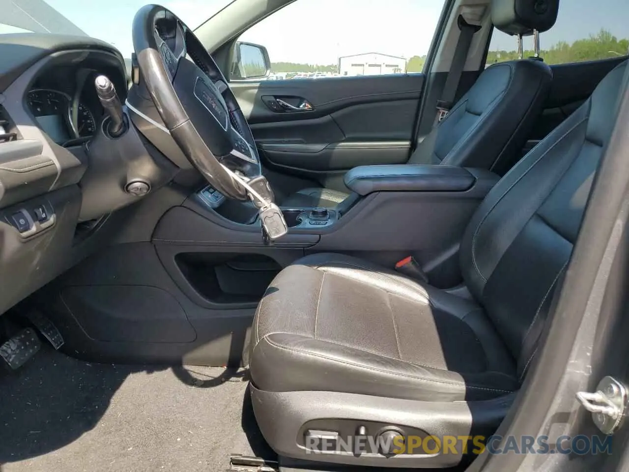 7 Photograph of a damaged car 1GKKNMLS7LZ130716 GMC ACADIA 2020