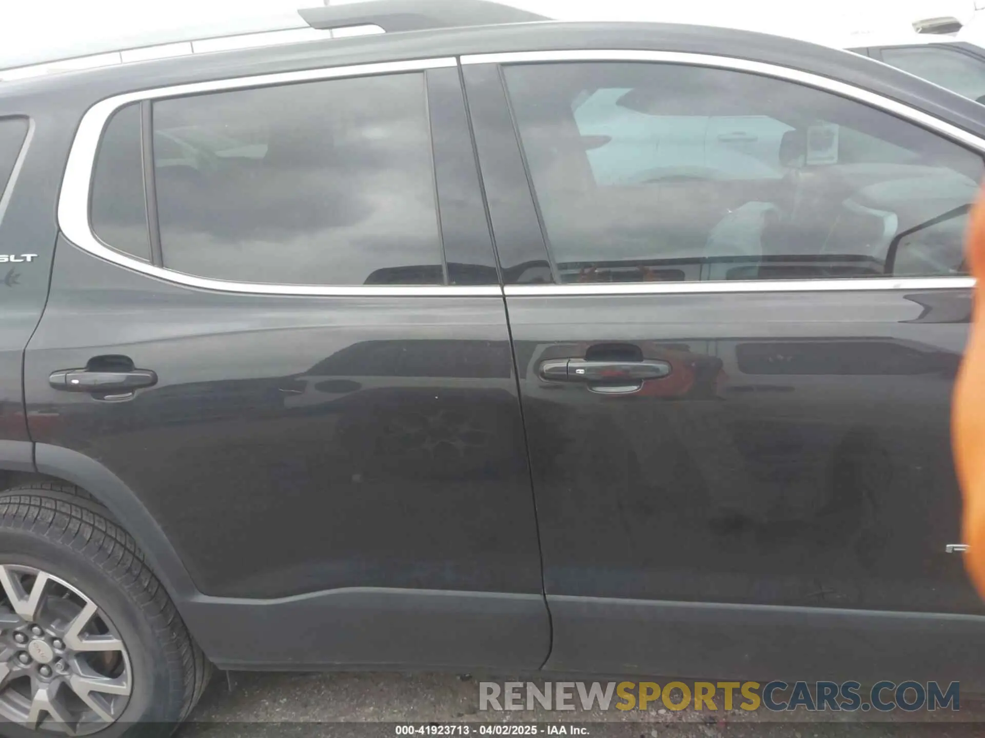 13 Photograph of a damaged car 1GKKNMLS7LZ192276 GMC ACADIA 2020