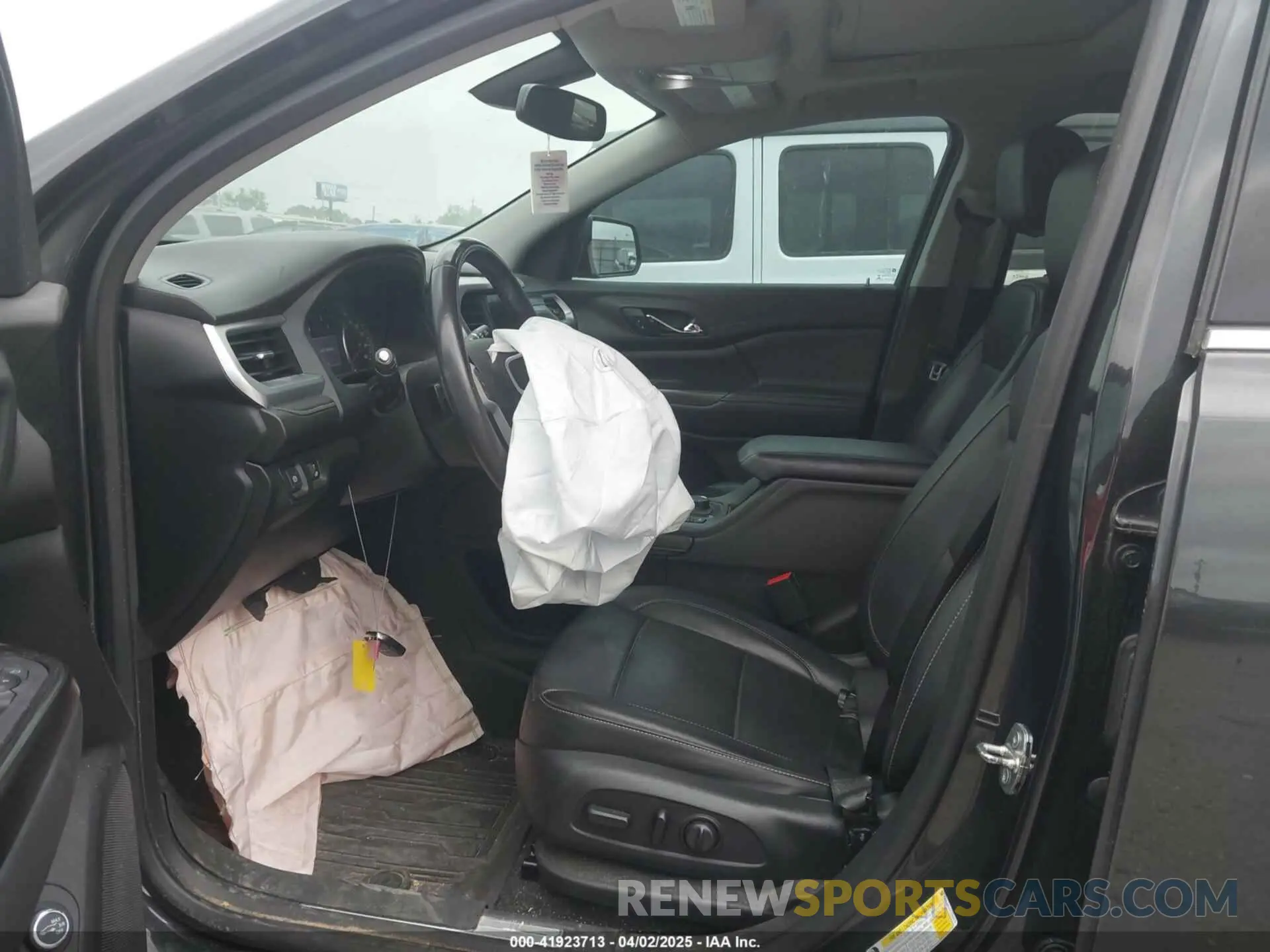 14 Photograph of a damaged car 1GKKNMLS7LZ192276 GMC ACADIA 2020